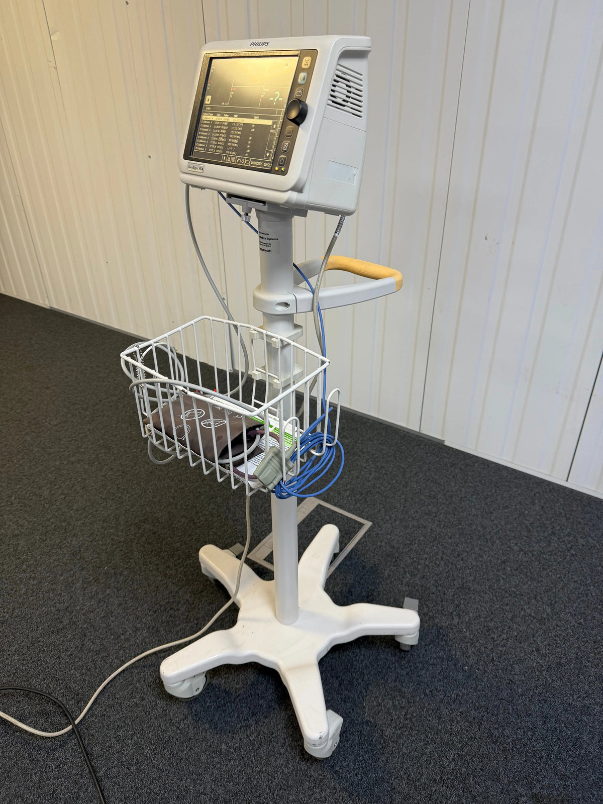 Philips SureSigns VM4 Patient Monitor with ECG, SPO2 & NIBP Cables on Rollstand Philips
