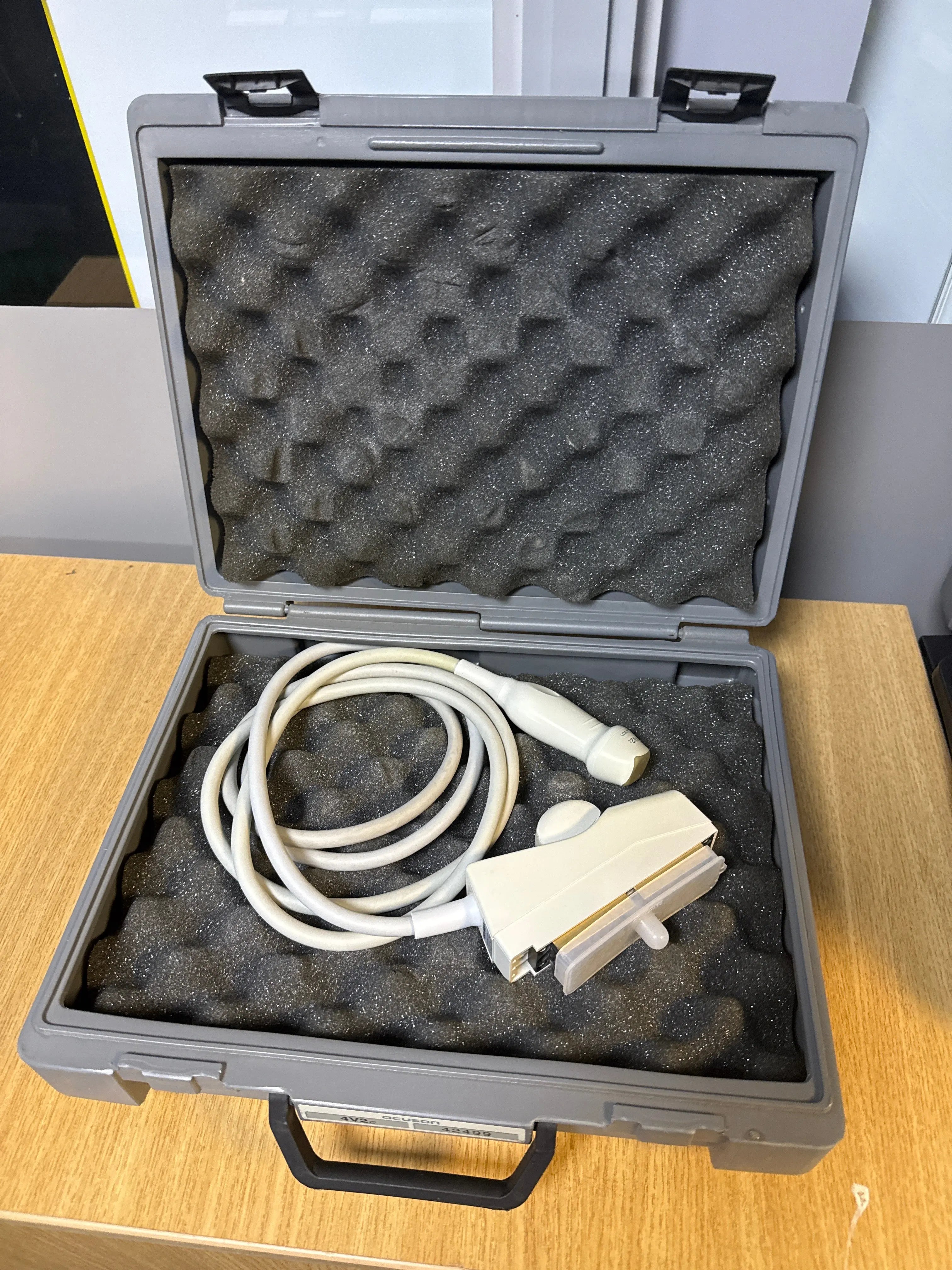Siemens Acuson 4v2c Vector Array Transducer in a Carry Case Siemens