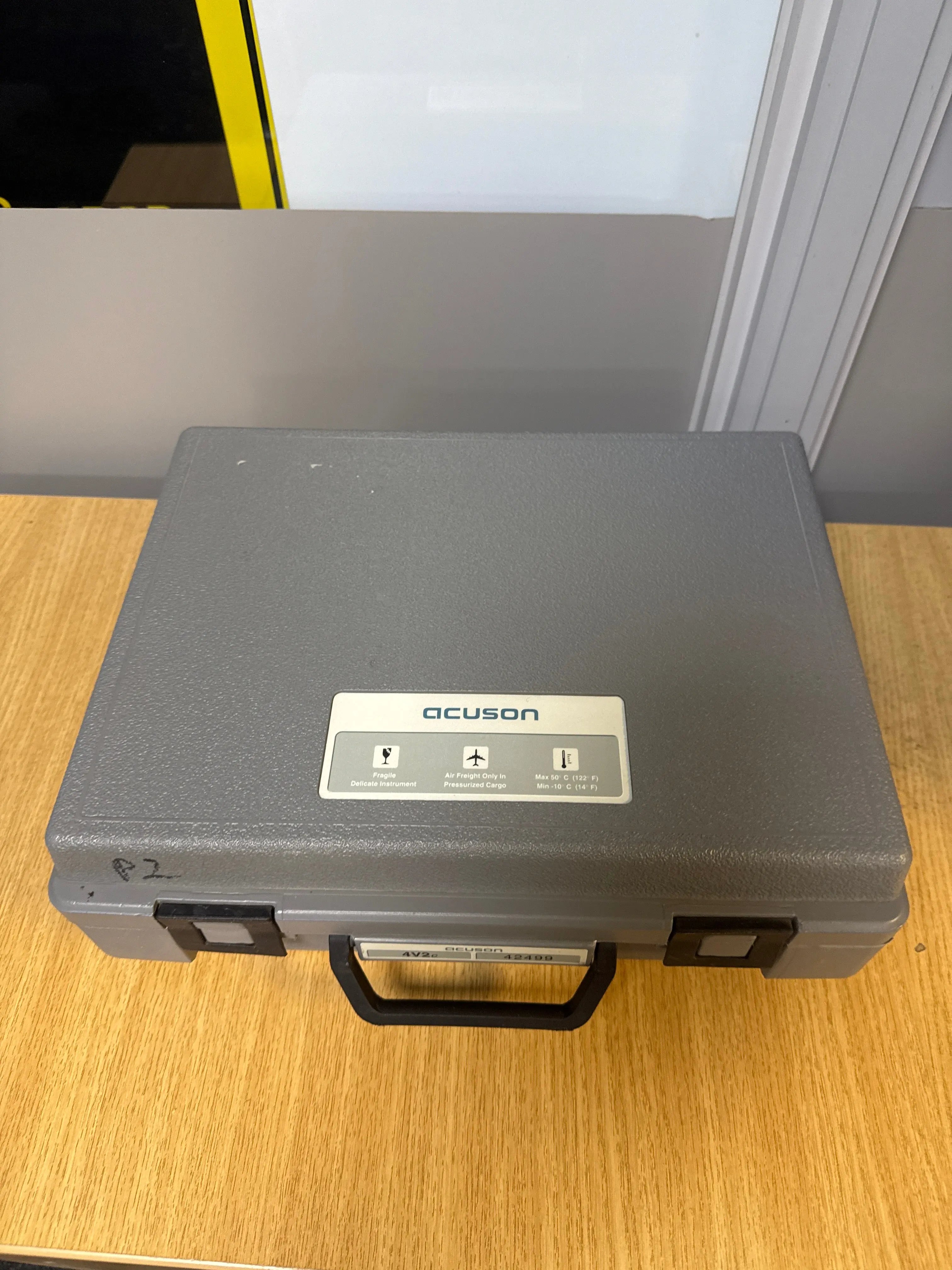 Siemens Acuson 4v2c Vector Array Transducer in a Carry Case Siemens