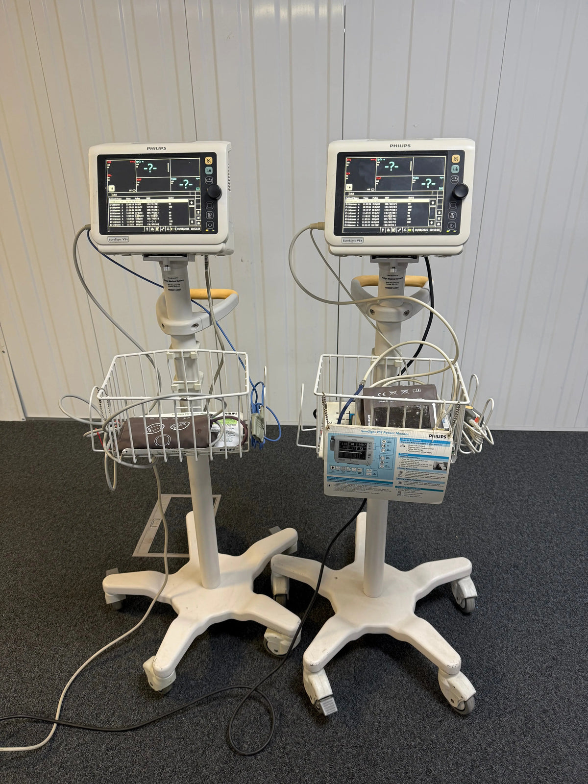 Philips SureSigns VM4 Patient Monitor with ECG, SPO2 & NIBP Cables on Rollstand Philips