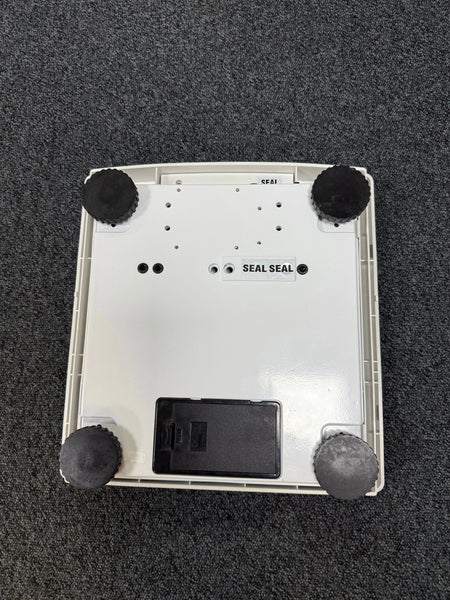 Bottom view of Marsden M-420 scale with control buttons and weight hold function