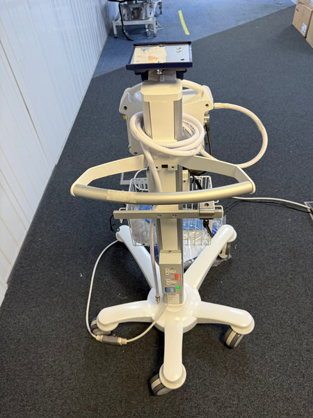 Compact e700 ventilator with illuminated LCD display