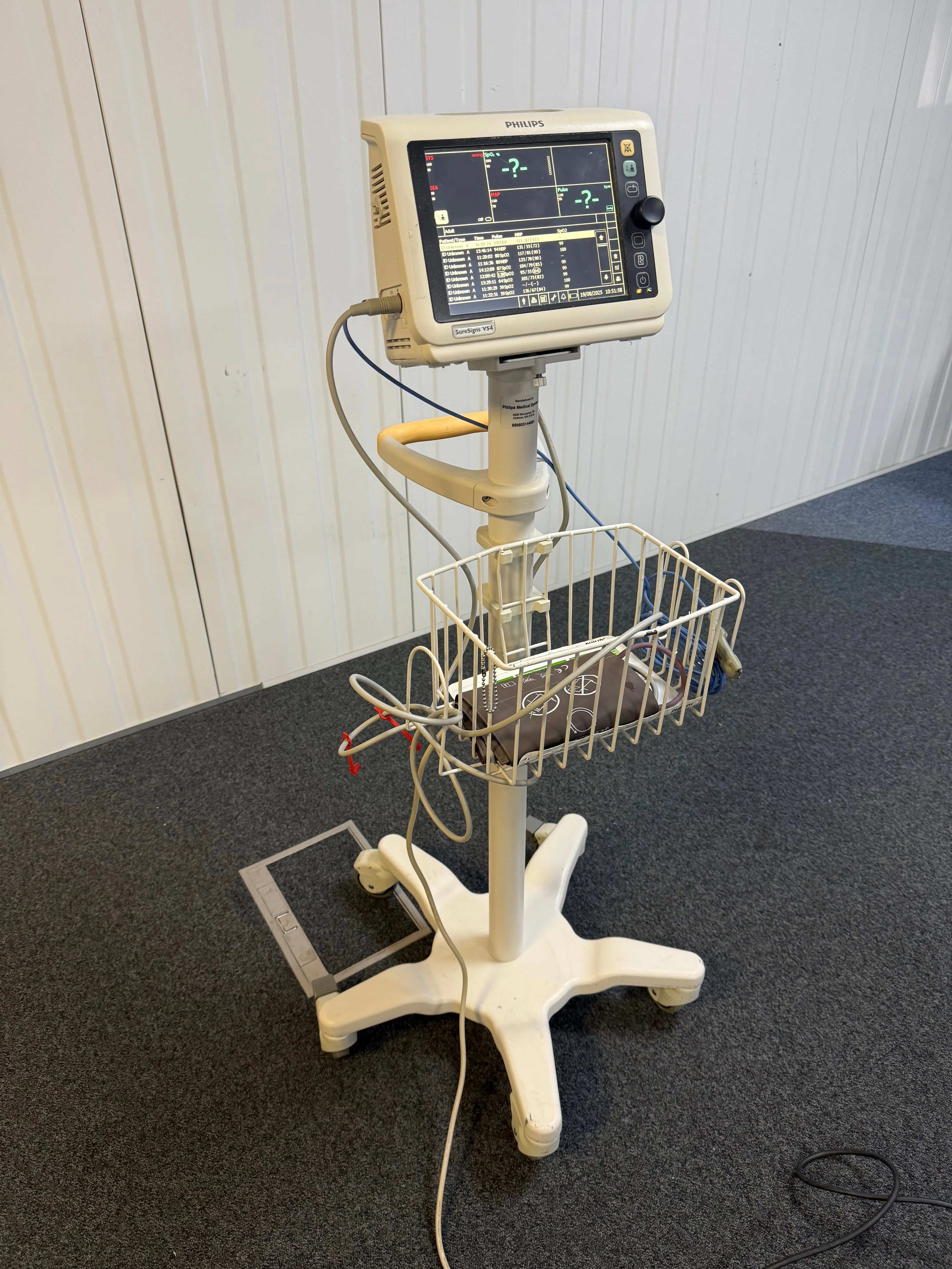 Philips SureSigns VM4 Patient Monitor with ECG, SPO2 & NIBP Cables on Rollstand Philips
