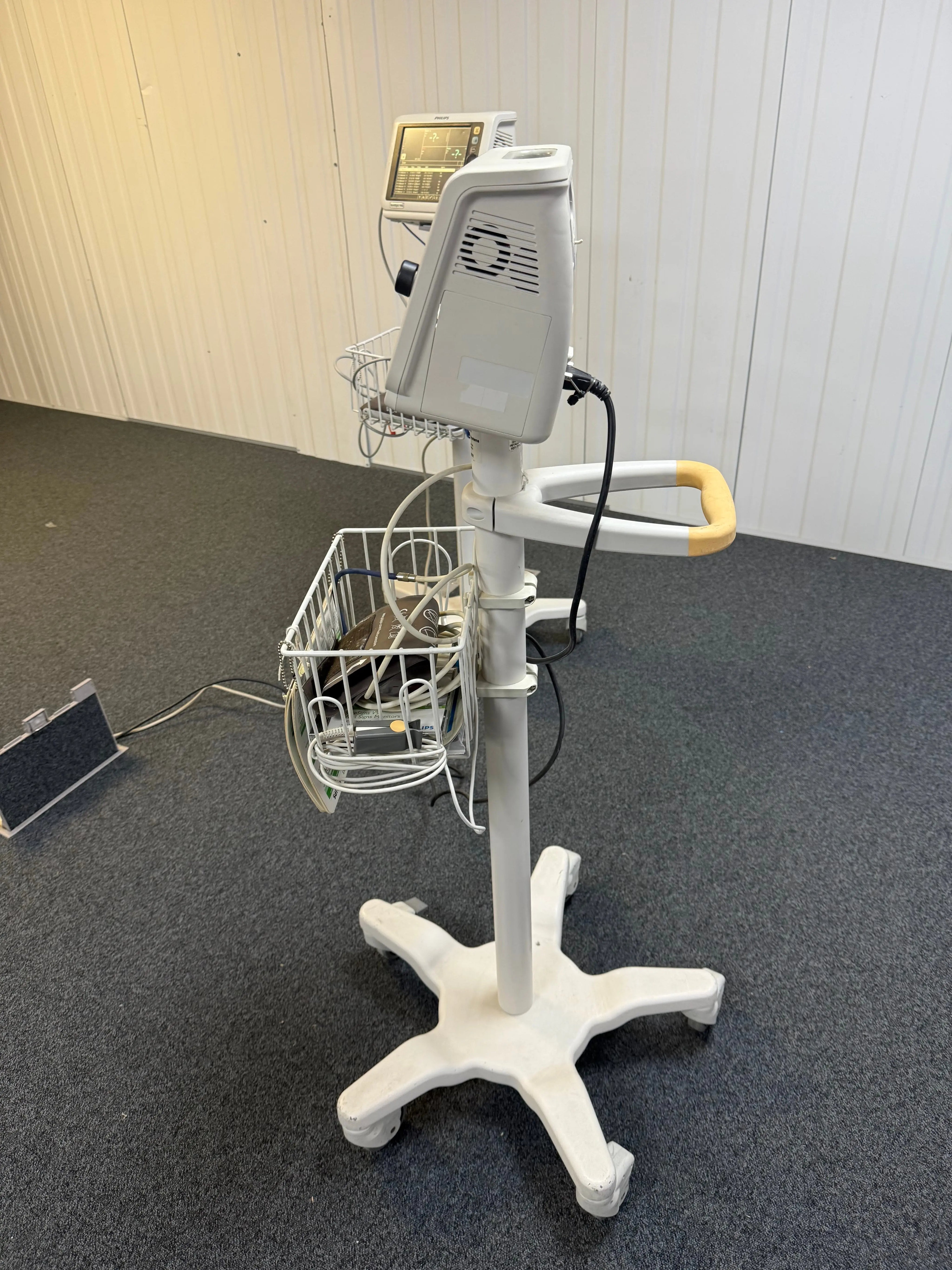 Philips SureSigns VM4 Patient Monitor with ECG, SPO2 & NIBP Cables on Rollstand Philips