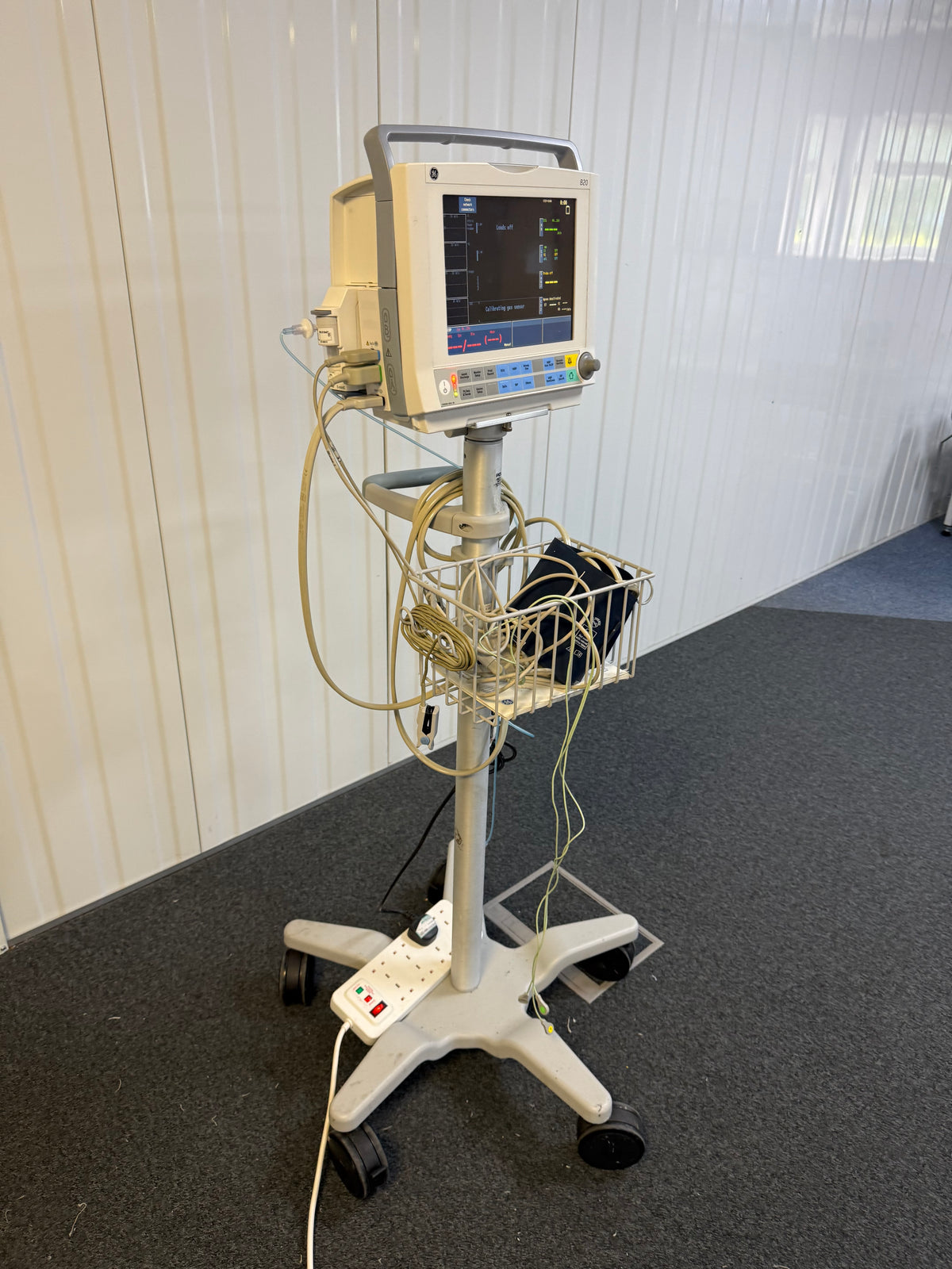 GE Carescape B20 monitor configured with CO2 and IBP modules