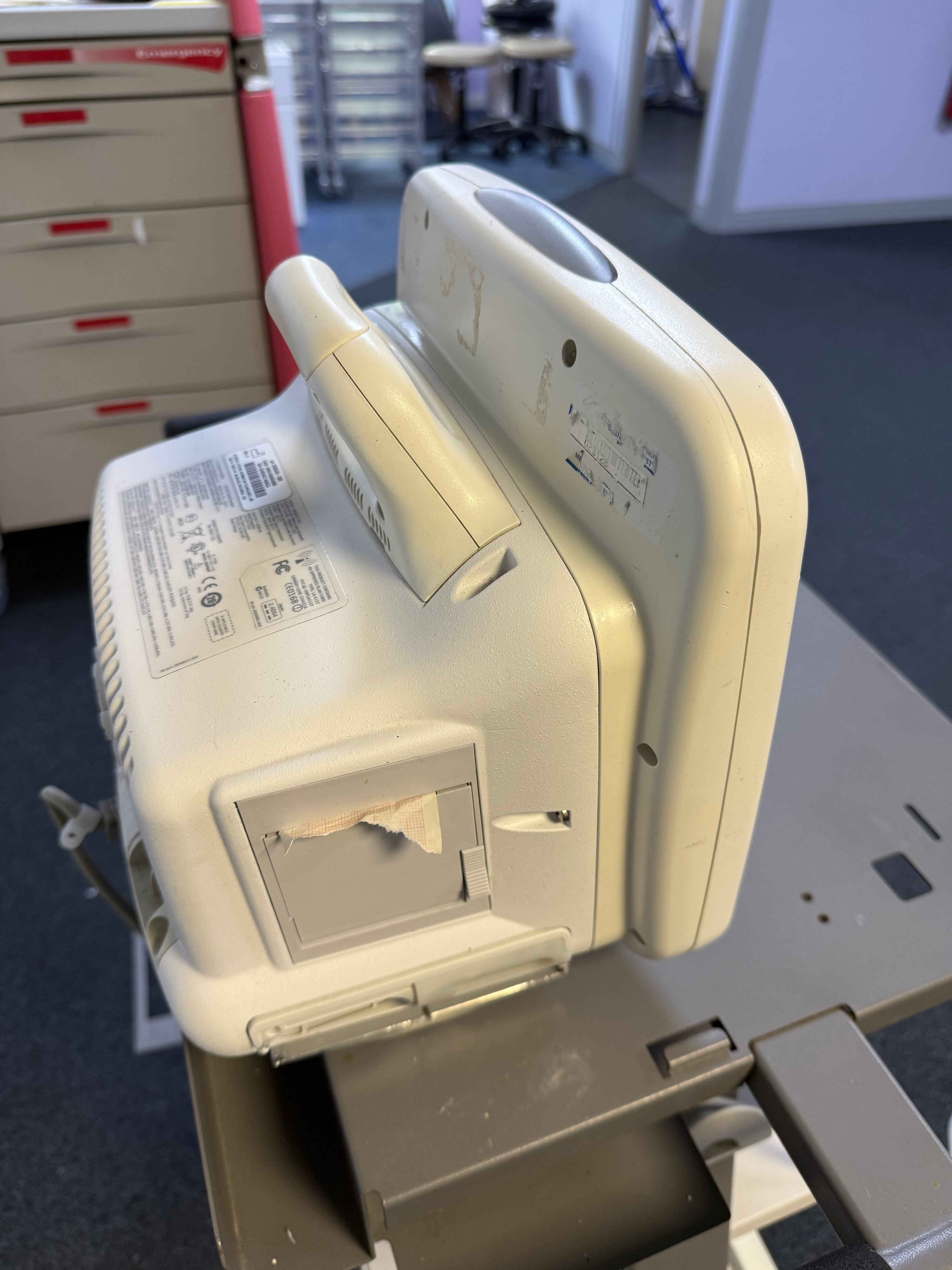 Dash 4000 multiparameter monitor with full patient cables