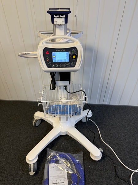 O-Two e700 automatic transport ventilator front view