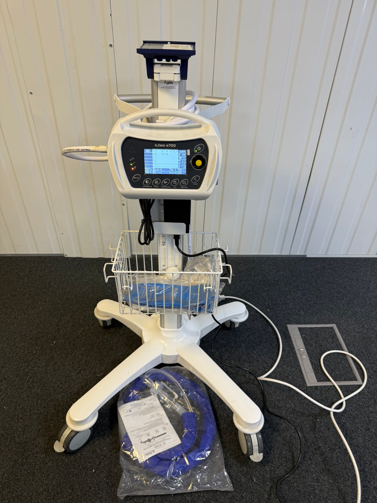 O-Two transport ventilator with oxygen supply connection