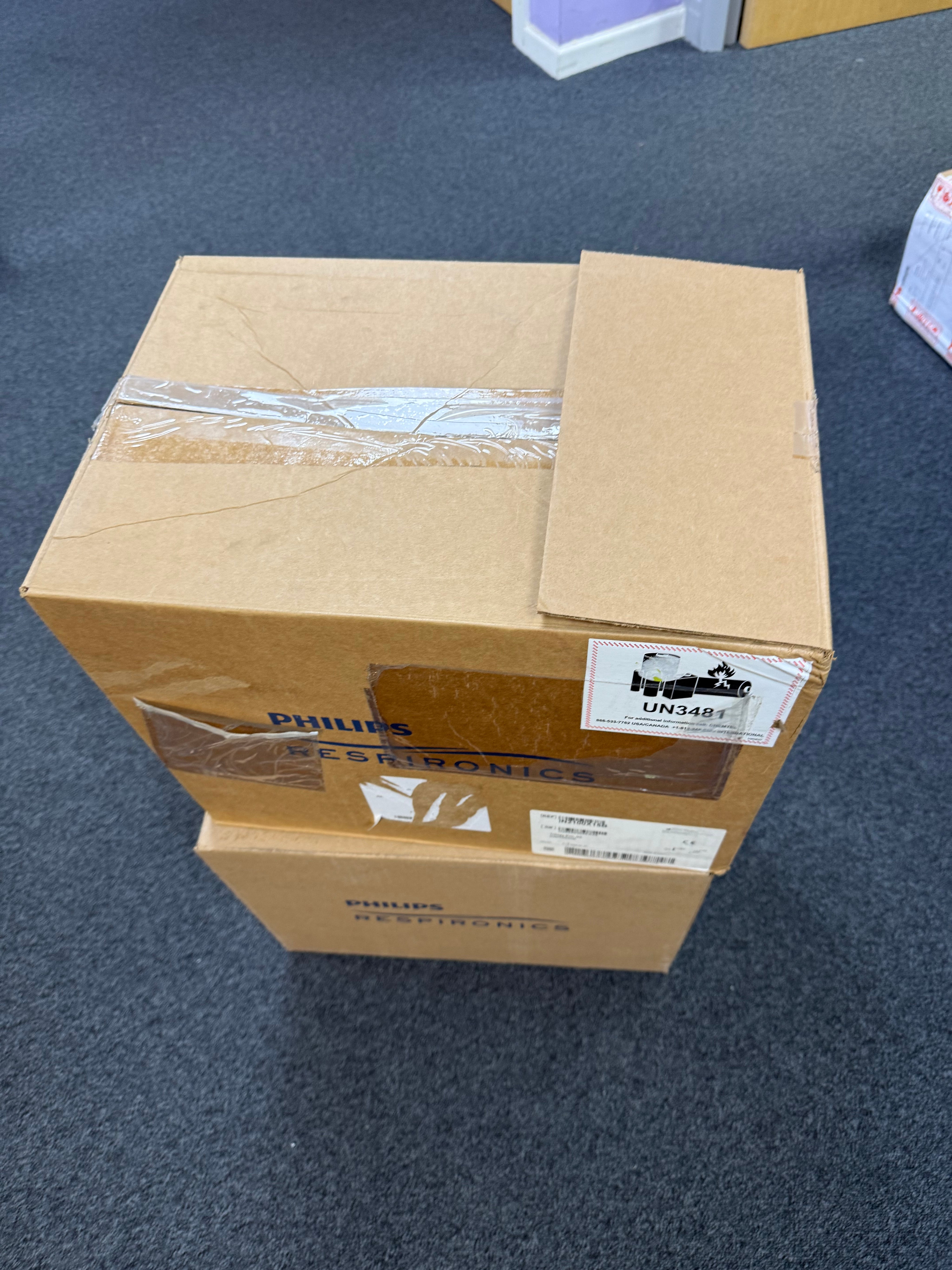 Box of Philips Trilogy Evo setup with external flow sensor and hose