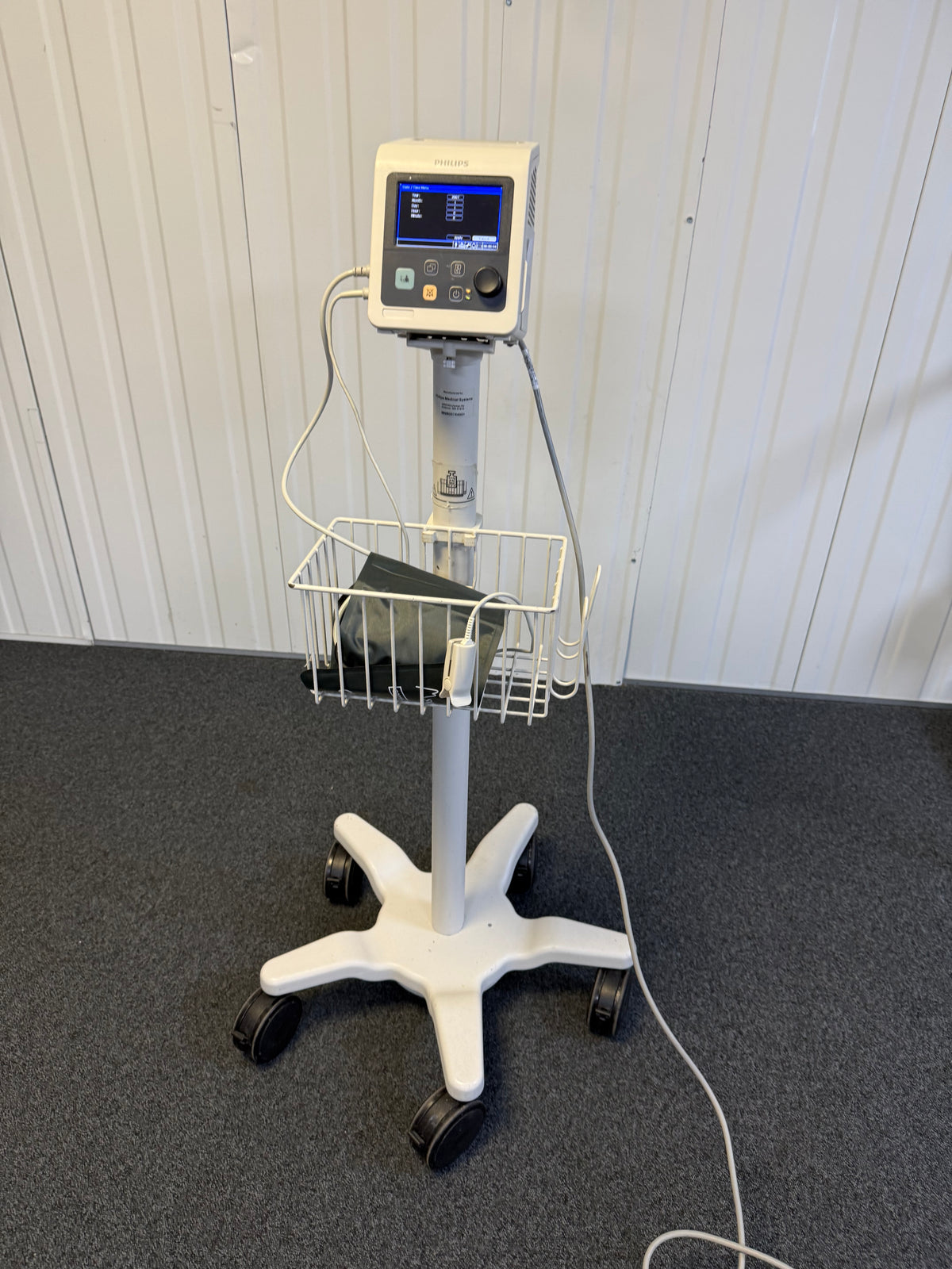 Philips VS2+ unit with attached pulse oximeter and BP cuff