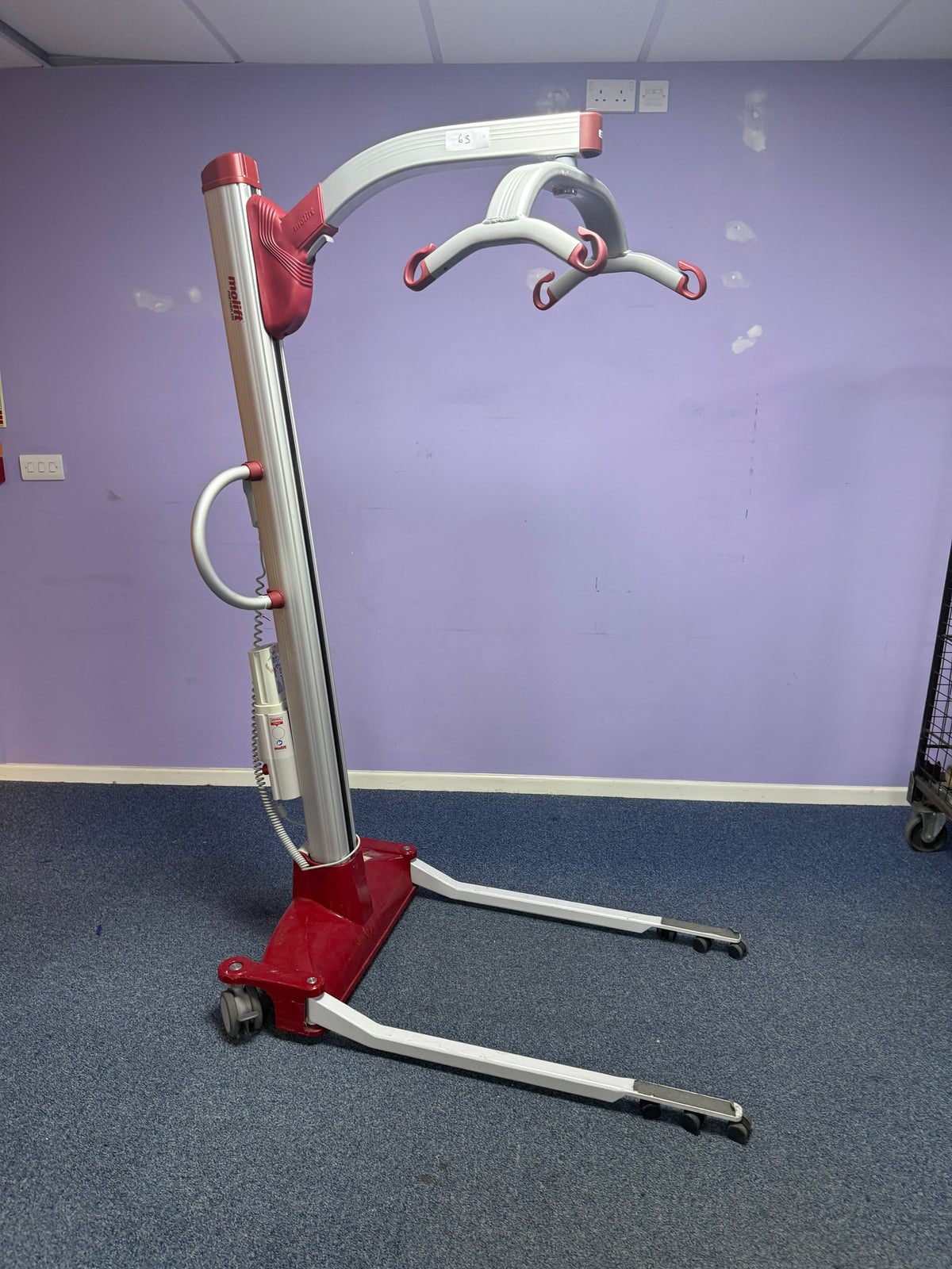 Premium aluminium patient hoist with 255 kg capacity