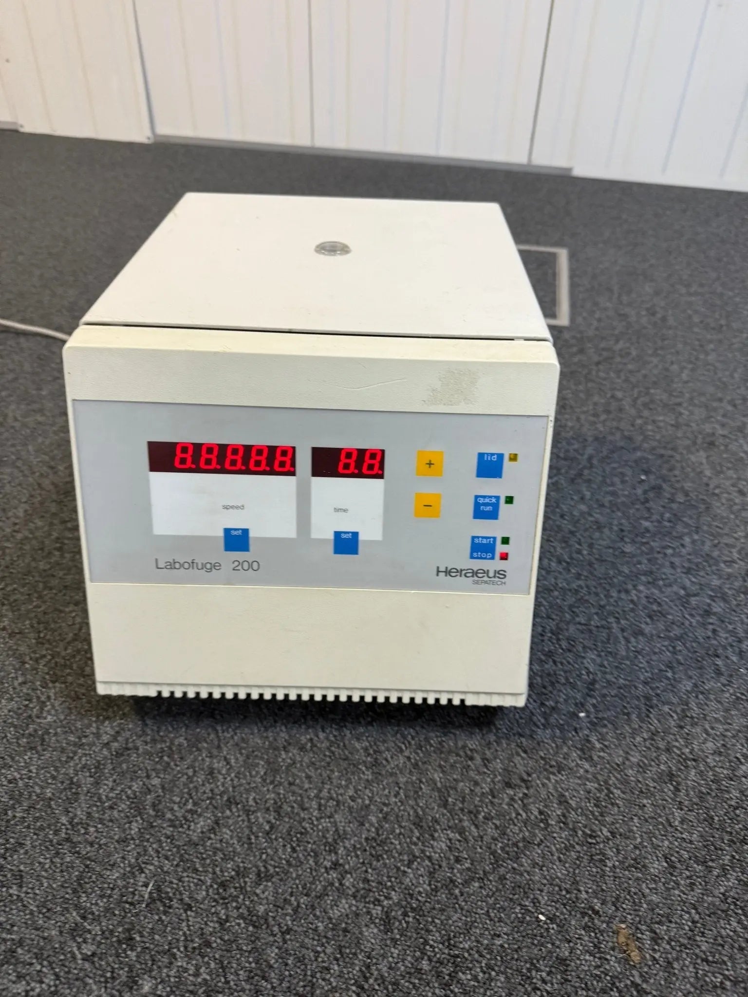 Heraeus Labofuge 200 Centrifuge - SelfiMed UK