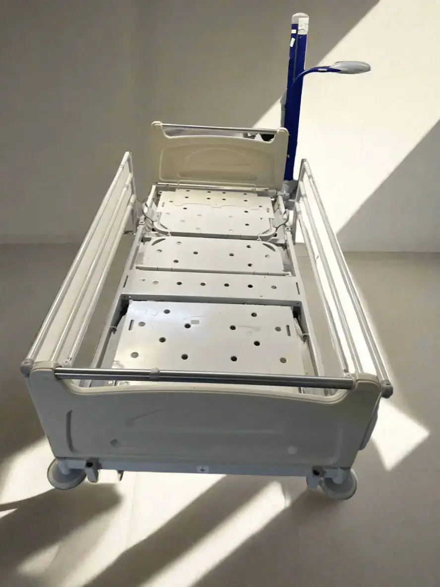 Huntleigh Contoura 480 Electric Hospital Bed with Arjo Pentaflex Mattress - SelfiMed UK