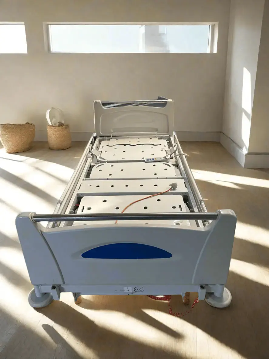 Huntleigh Contoura 480 Electric Hospital Bed with Arjo Pentaflex Mattress - SelfiMed UK