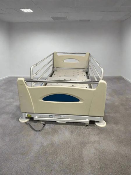 Huntleigh Contoura 480 Electric Hospital Bed with Arjo Pentaflex Mattress - SelfiMed UK