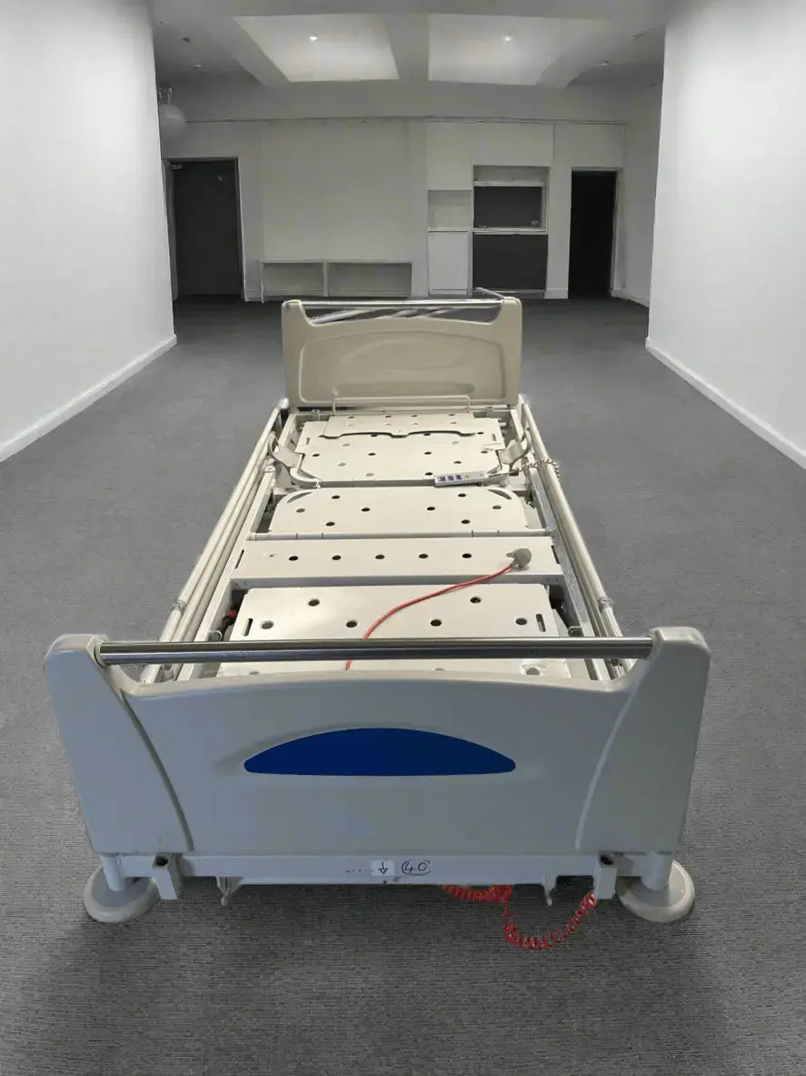 Huntleigh Contoura 480 Electric Hospital Bed with Arjo Pentaflex Mattress - SelfiMed UK