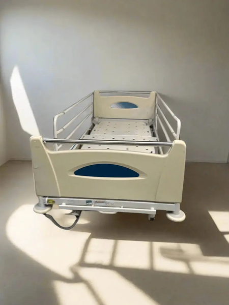 Huntleigh Contoura 480 Electric Hospital Bed with Arjo Pentaflex Mattress - SelfiMed UK