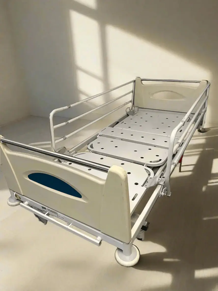 Huntleigh Contoura 480 Electric Hospital Bed with Arjo Pentaflex Mattress - SelfiMed UK