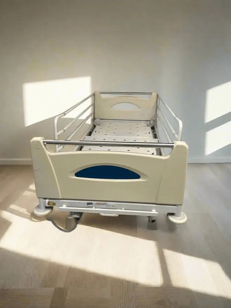 Huntleigh Contoura 480 Electric Hospital Bed with Arjo Pentaflex Mattress - SelfiMed UK