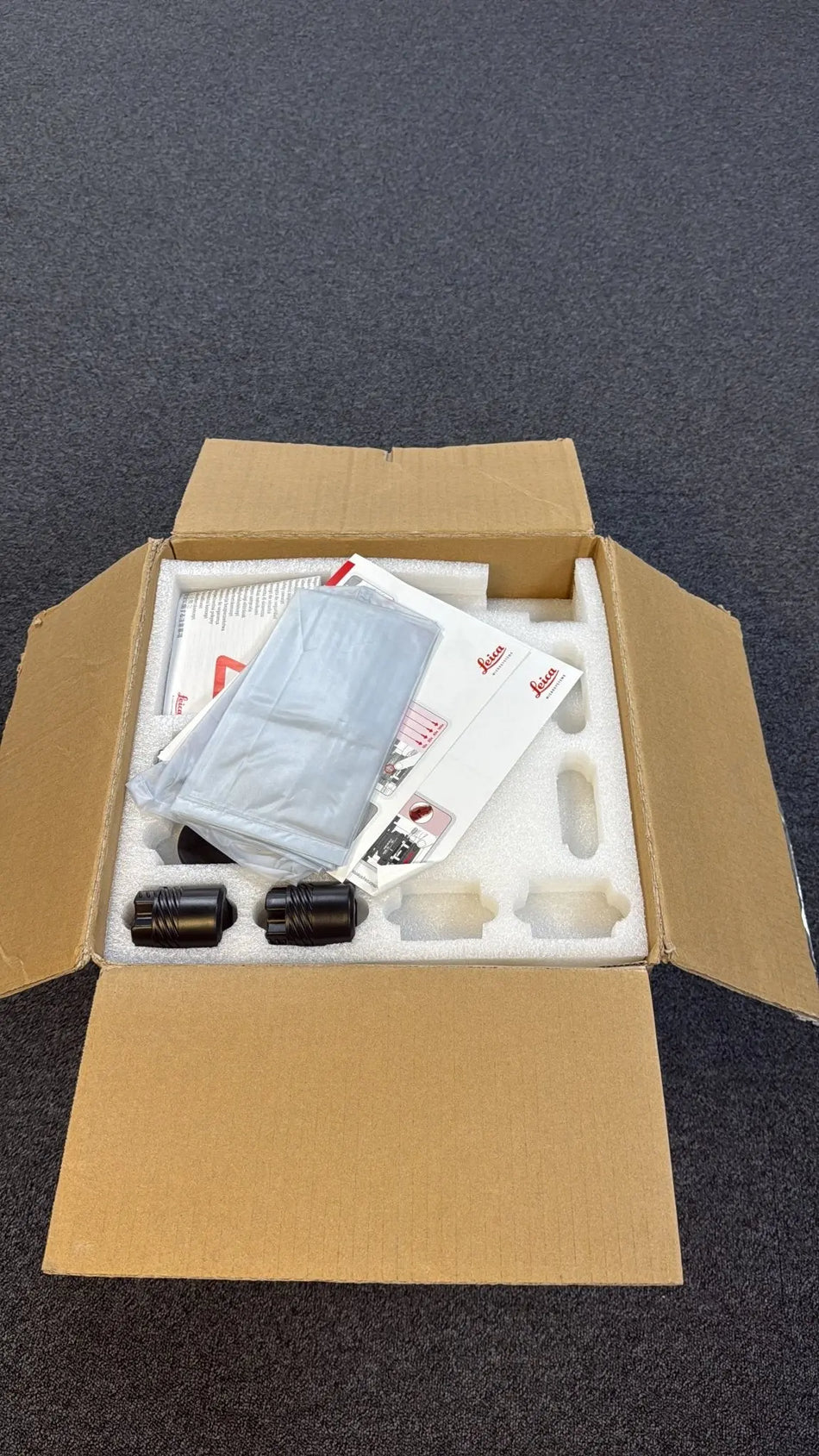 Leica DM750 Benchtop Microscope and 2 x HC PLAN 10x/20 Eyepieces and 1 x HI PLAN 20x/0.40 PH 1 Optic