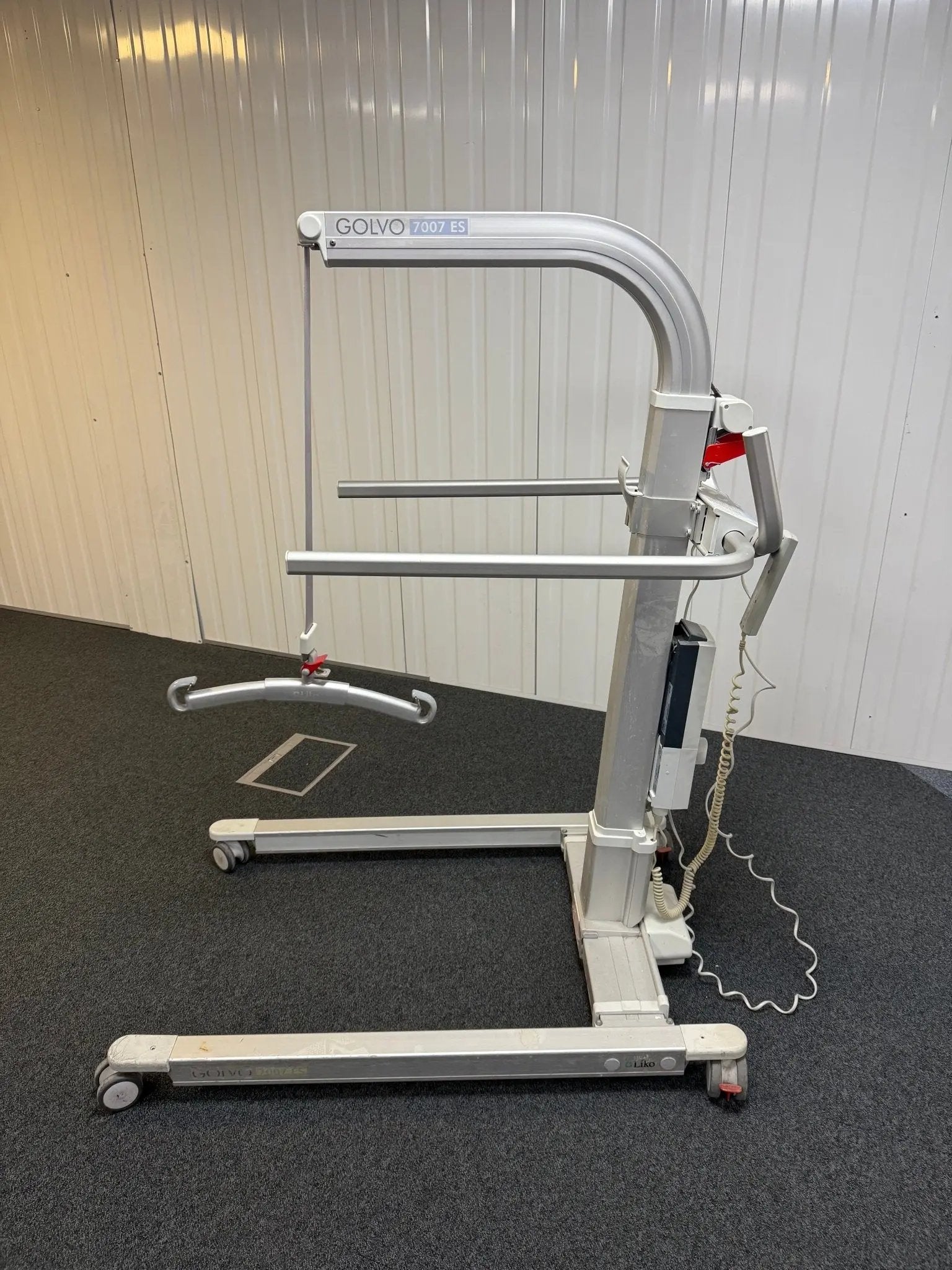Liko Golvo 7007 ES Patient Hoist with Battery and Remote Control - SelfiMed UK
