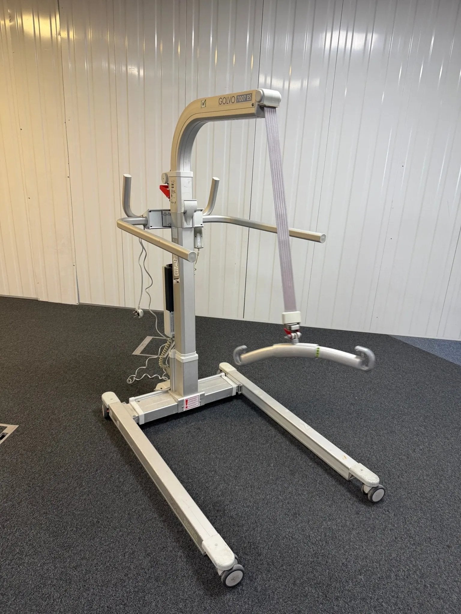 Liko Golvo 7007 ES Patient Hoist with Battery and Remote Control - SelfiMed UK