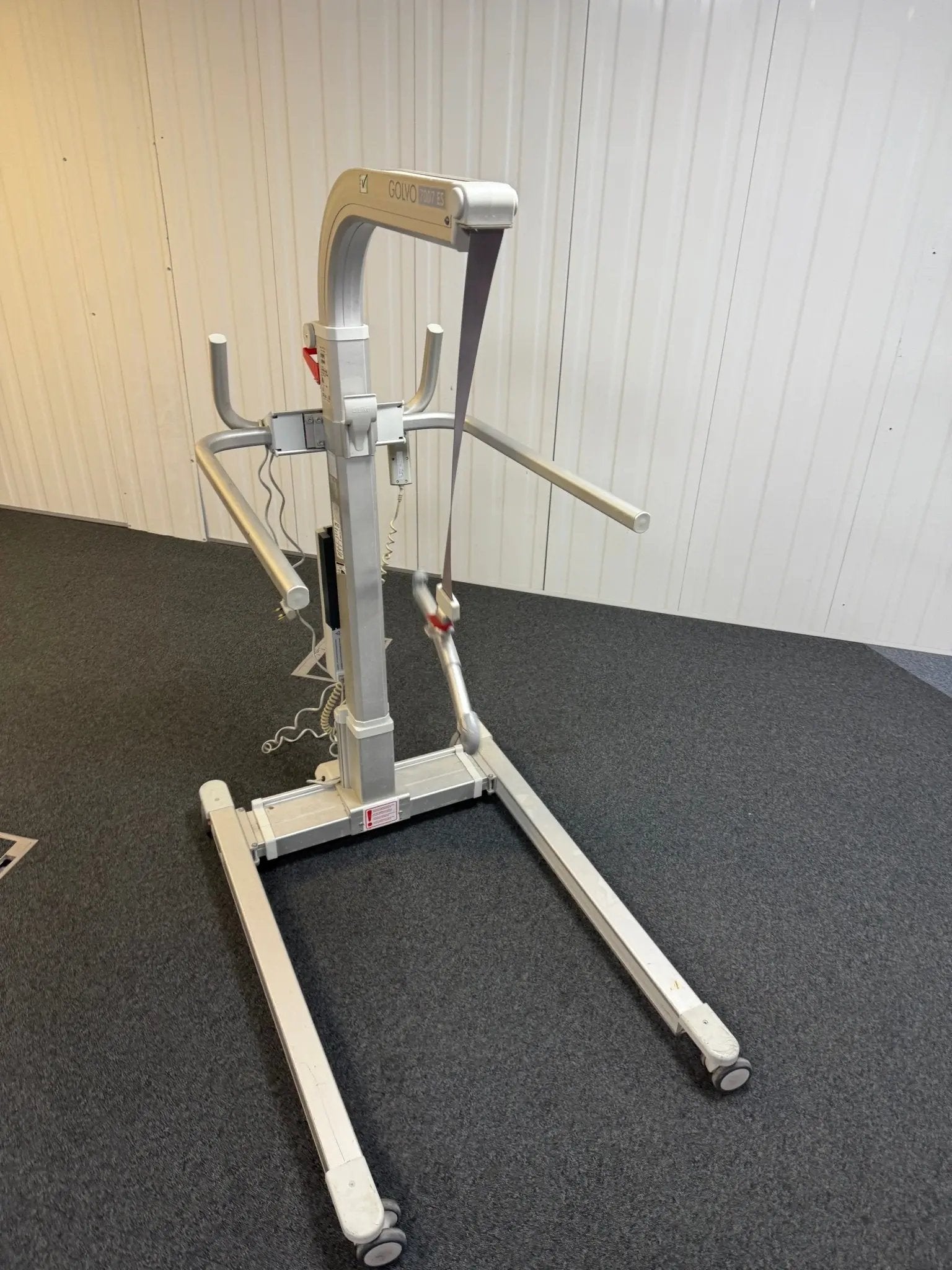 Liko Golvo 7007 ES Patient Hoist with Battery and Remote Control - SelfiMed UK