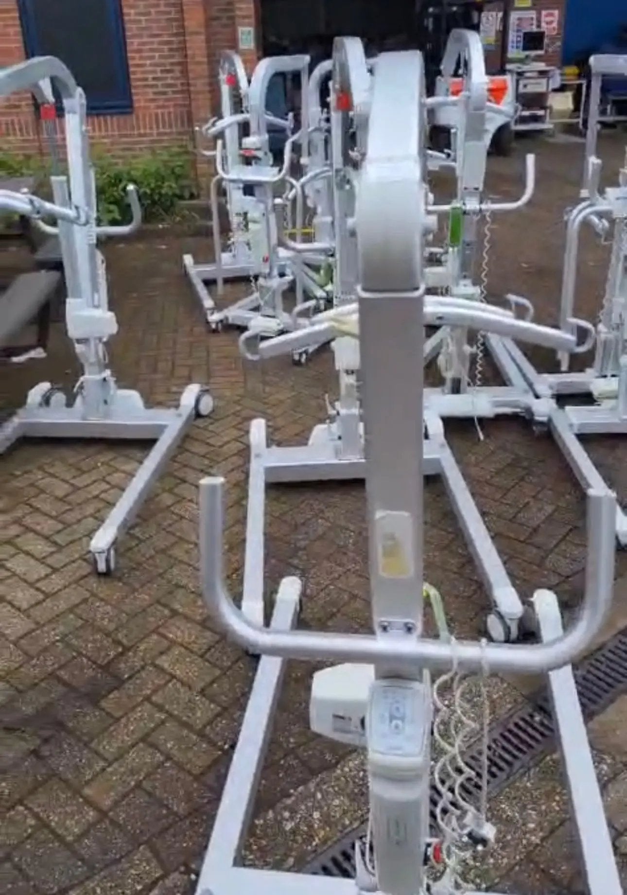 Liko Viking L Patient Hoist with Battery and Remote Control - SelfiMed UK