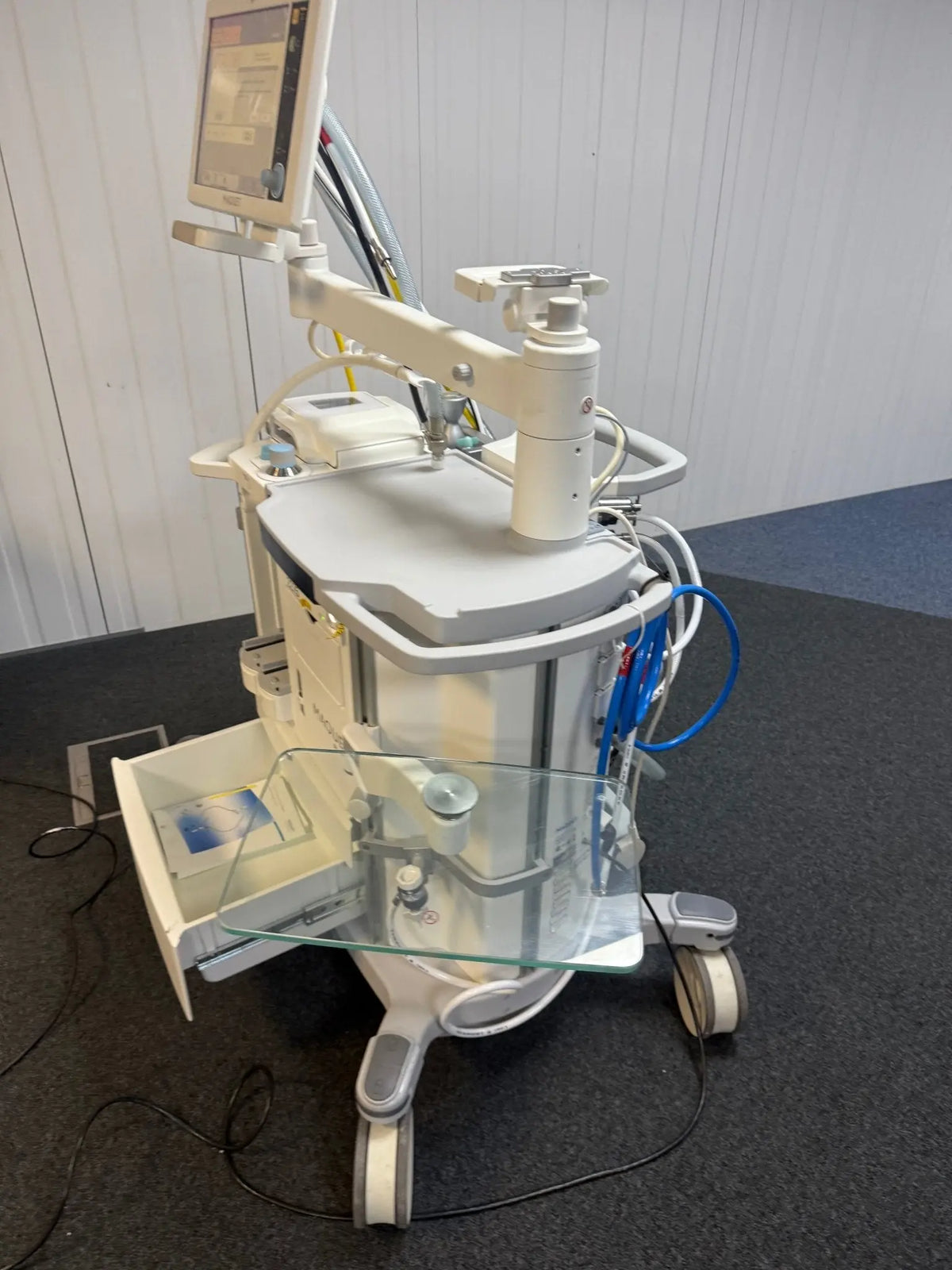 Maquet Flow - i Anaesthesia Machine with Hose - System Version 4.9 - Software Version 04.09.00