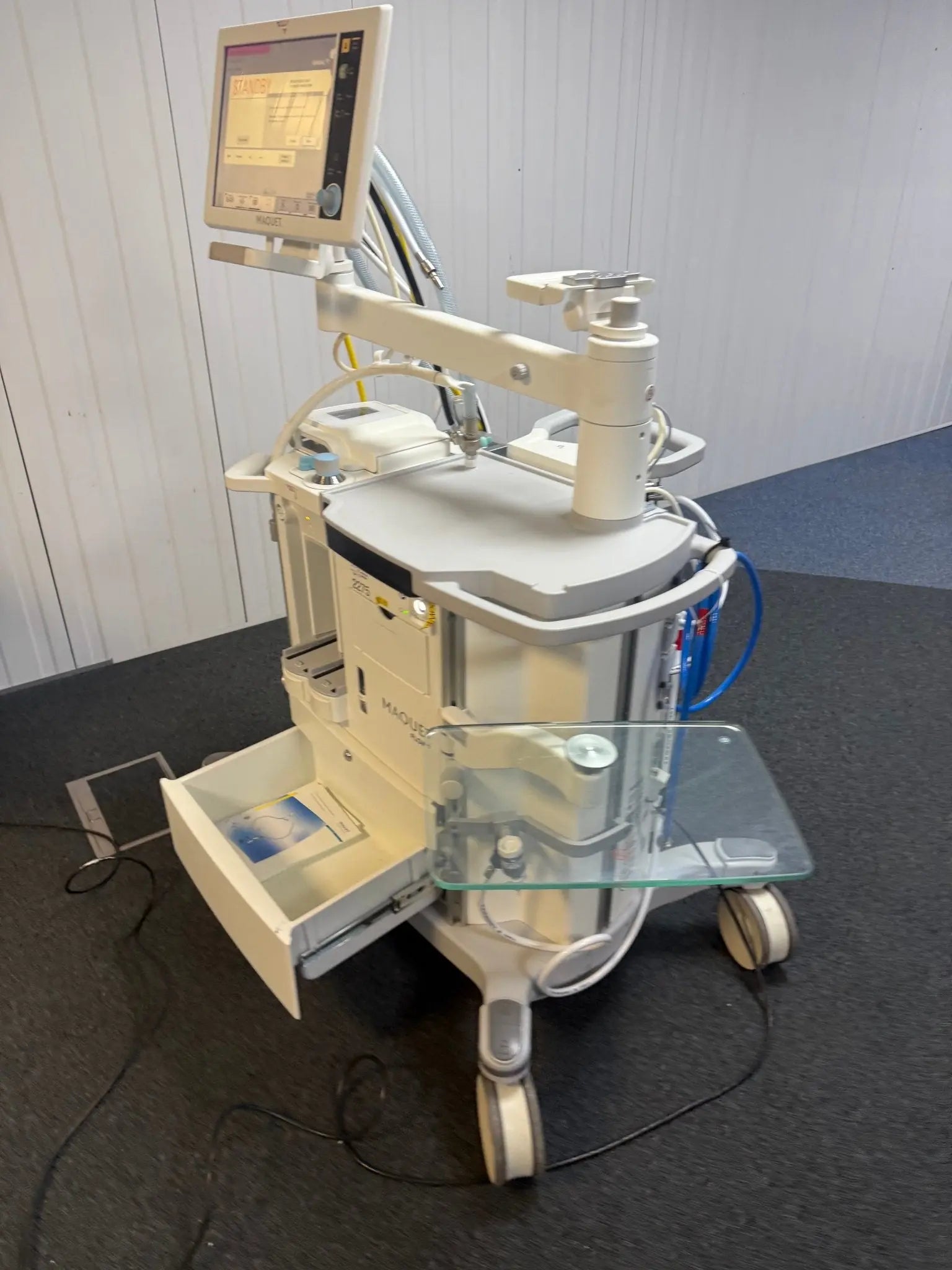 Maquet Flow - i Anaesthesia Machine with Hose - System Version 4.9 - Software Version 04.09.00