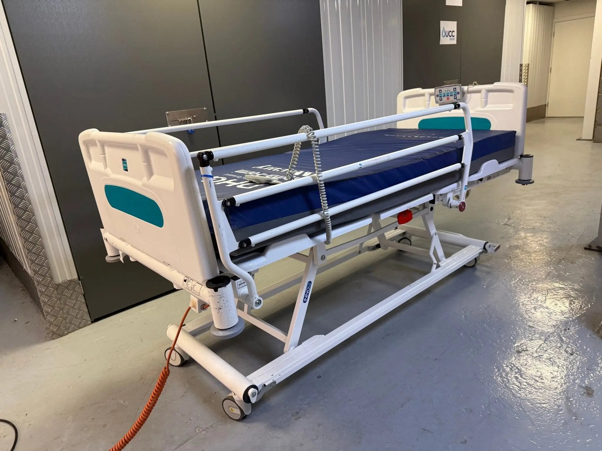 Sidhil Innov8 Low Level Bed with Hospital Bed Mattress - SelfiMed UK