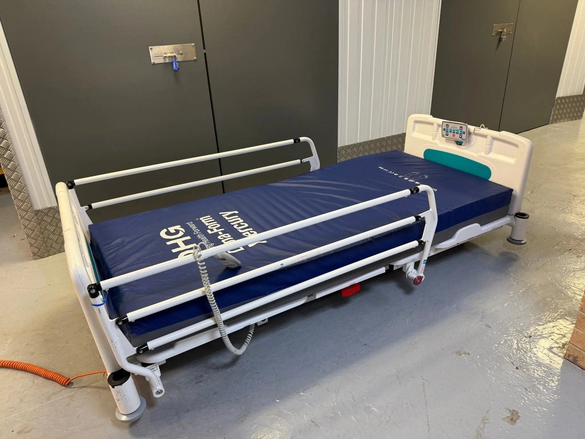 Sidhil Innov8 Low Level Bed with Hospital Bed Mattress - SelfiMed UK