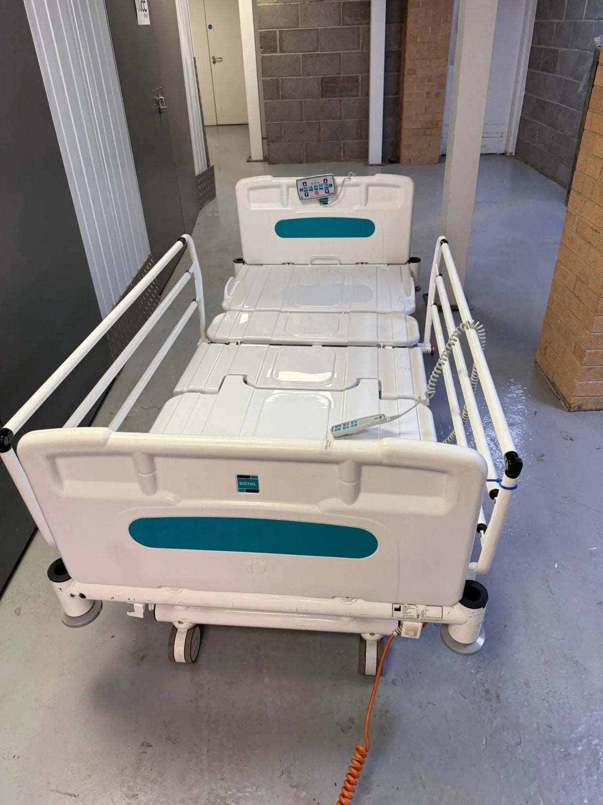 Sidhil Innov8 Low Level Bed with Hospital Bed Mattress - SelfiMed UK