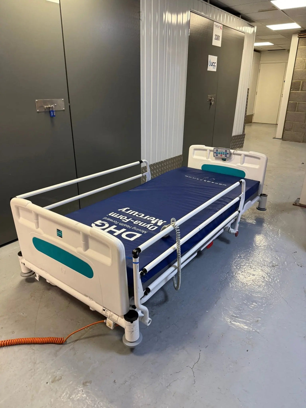 Sidhil Innov8 Low Level Bed with Hospital Bed Mattress - SelfiMed UK