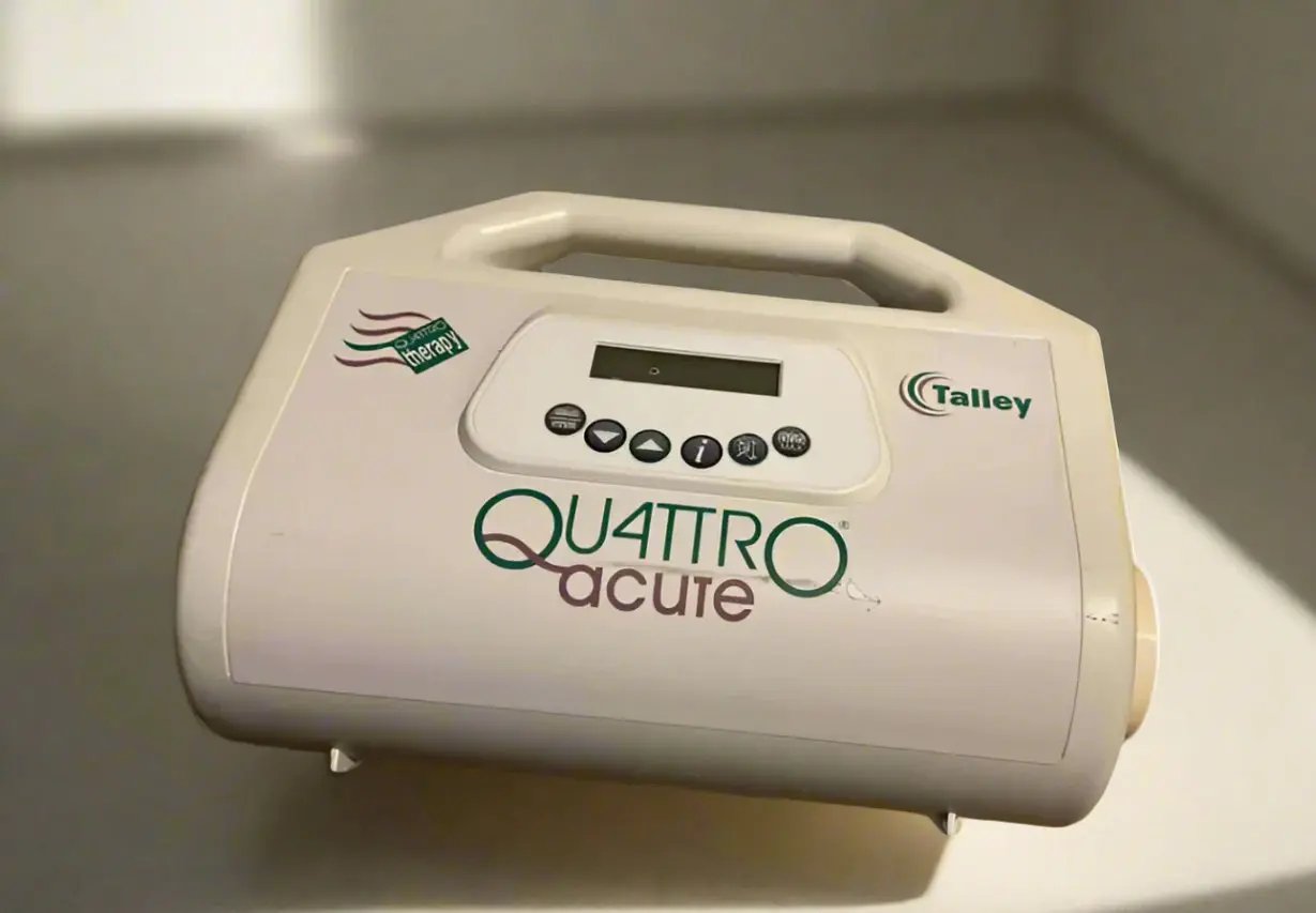 Talley Quattro Acute inflatable Mattress with Pump - SelfiMed UK