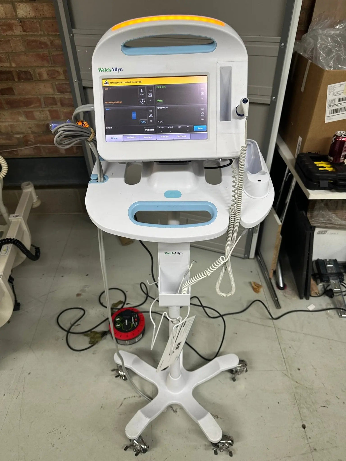 Welch Allyn Connex 6000 Series Vital Signs Monitor with NIBP, SpO2 & Temperature probe - SelfiMed UK
