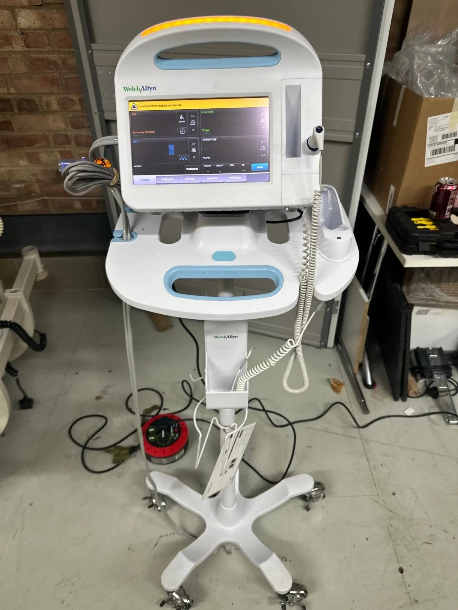 Welch Allyn Connex 6000 Series Vital Signs Monitor with NIBP, SpO2 & Temperature probe - SelfiMed UK