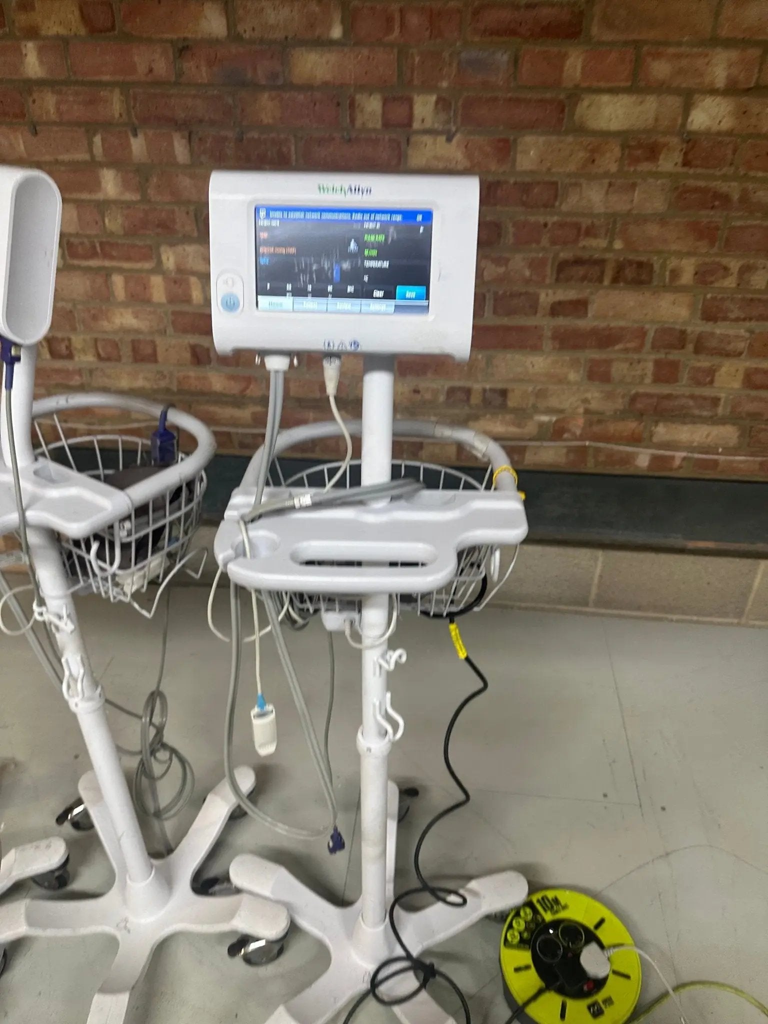 Welch Allyn Connex Spot Monitor with BP and Pulse Oximetry - SelfiMed UK