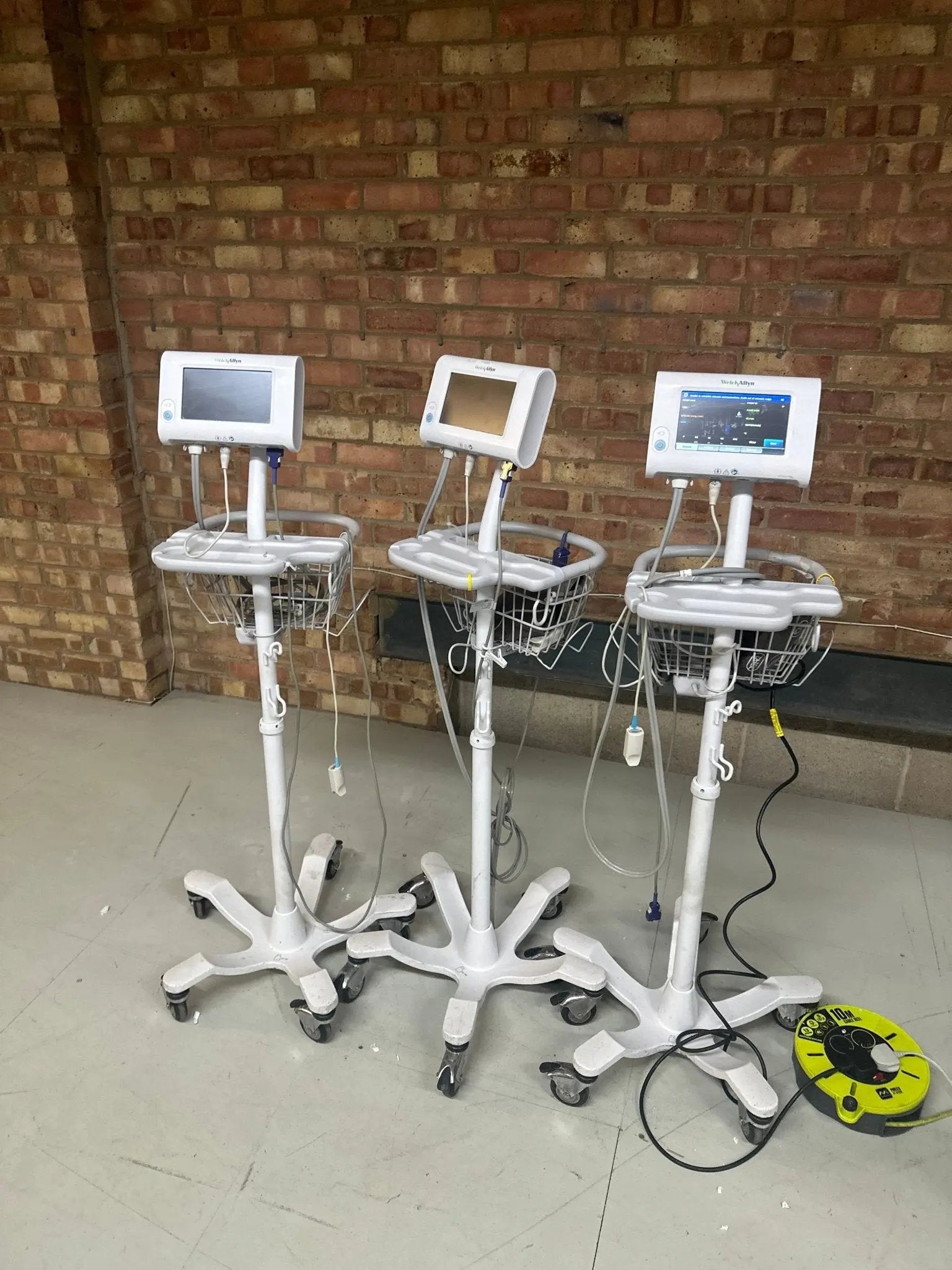 Welch Allyn Connex Spot Monitor with BP and Pulse Oximetry - SelfiMed UK