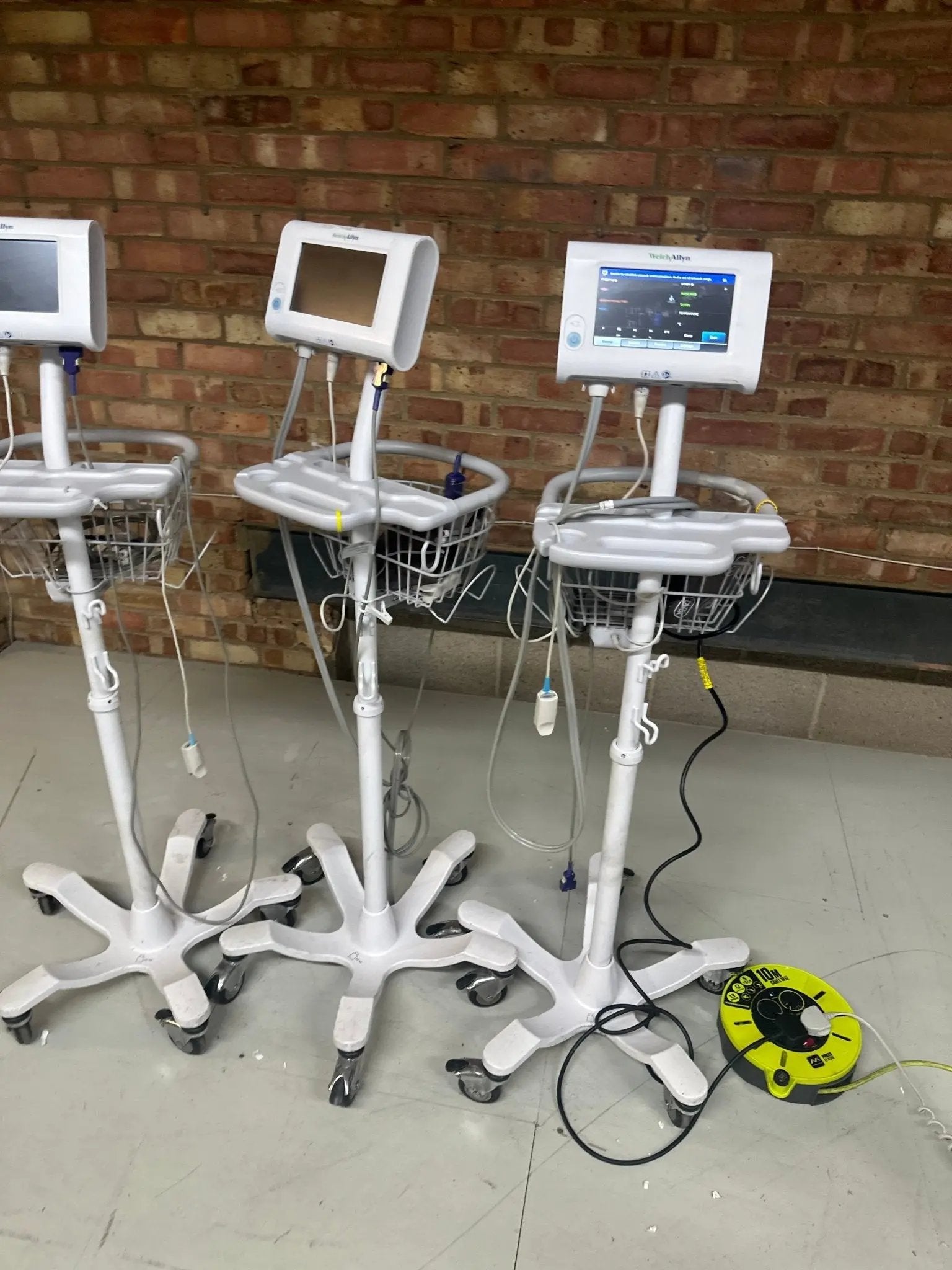 Welch Allyn Connex Spot Monitor with BP and Pulse Oximetry - SelfiMed UK