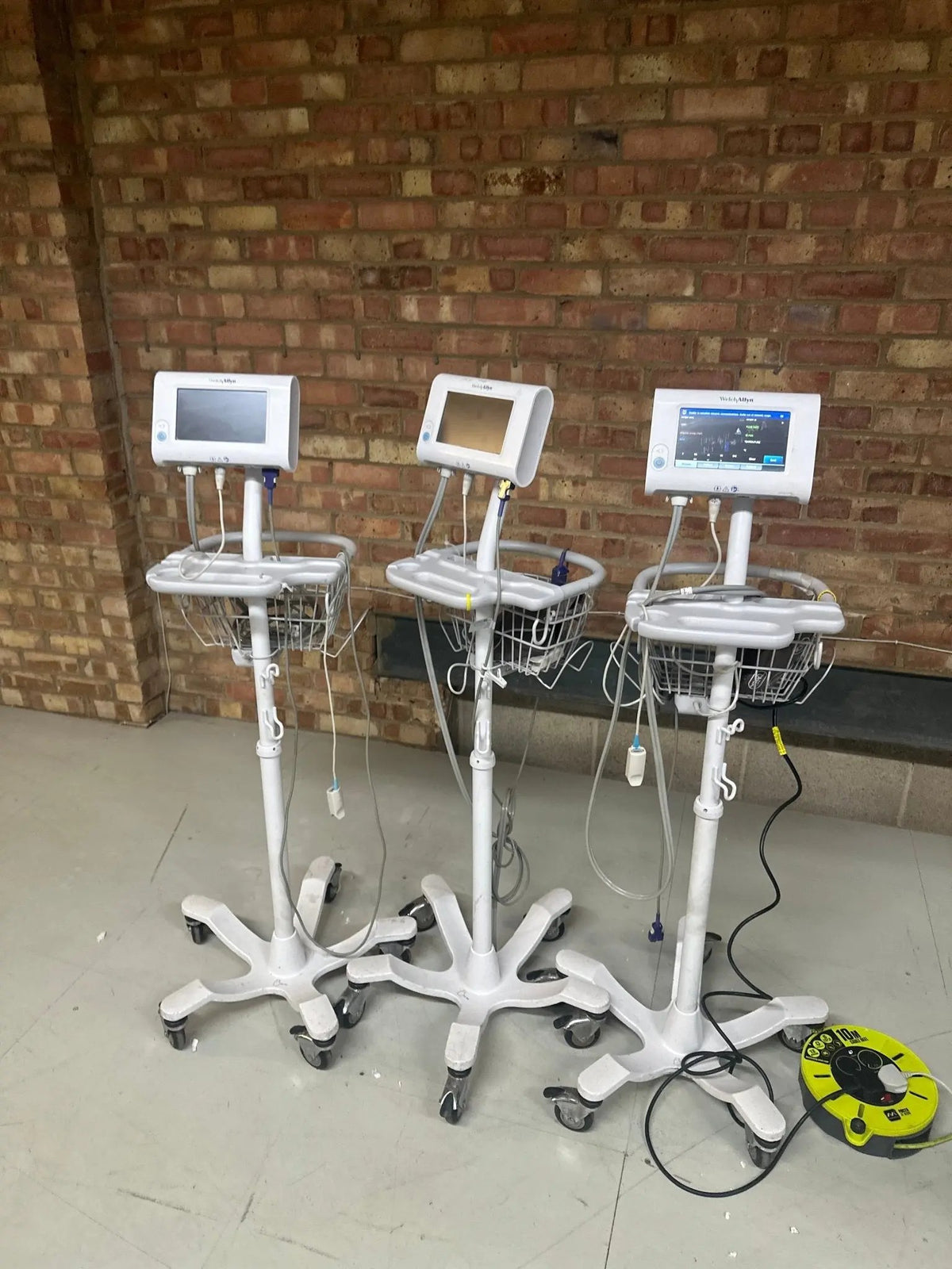 Welch Allyn Connex Spot Monitor with BP and Pulse Oximetry - SelfiMed UK