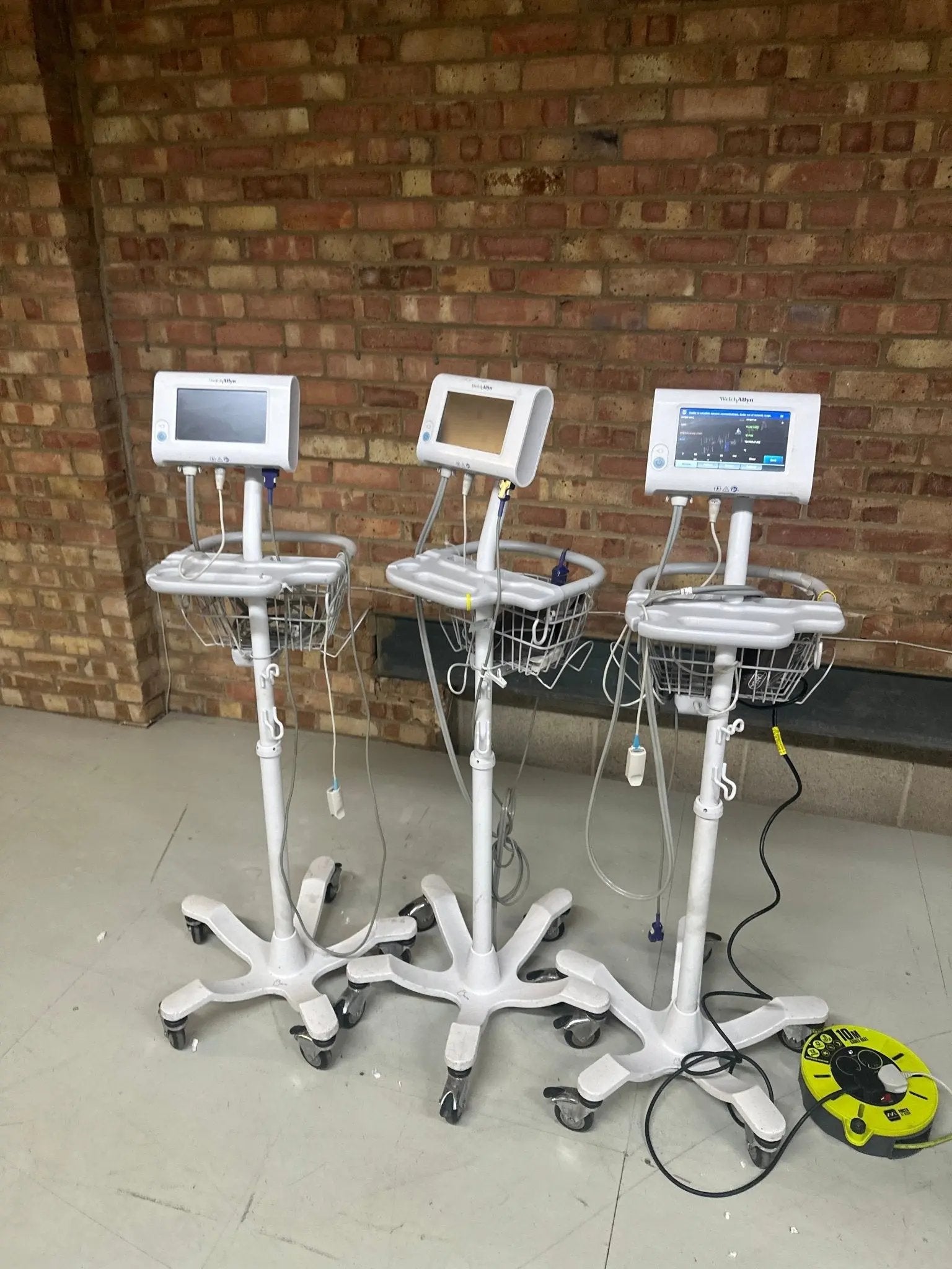 Welch Allyn Connex Spot Monitor with BP and Pulse Oximetry - SelfiMed UK