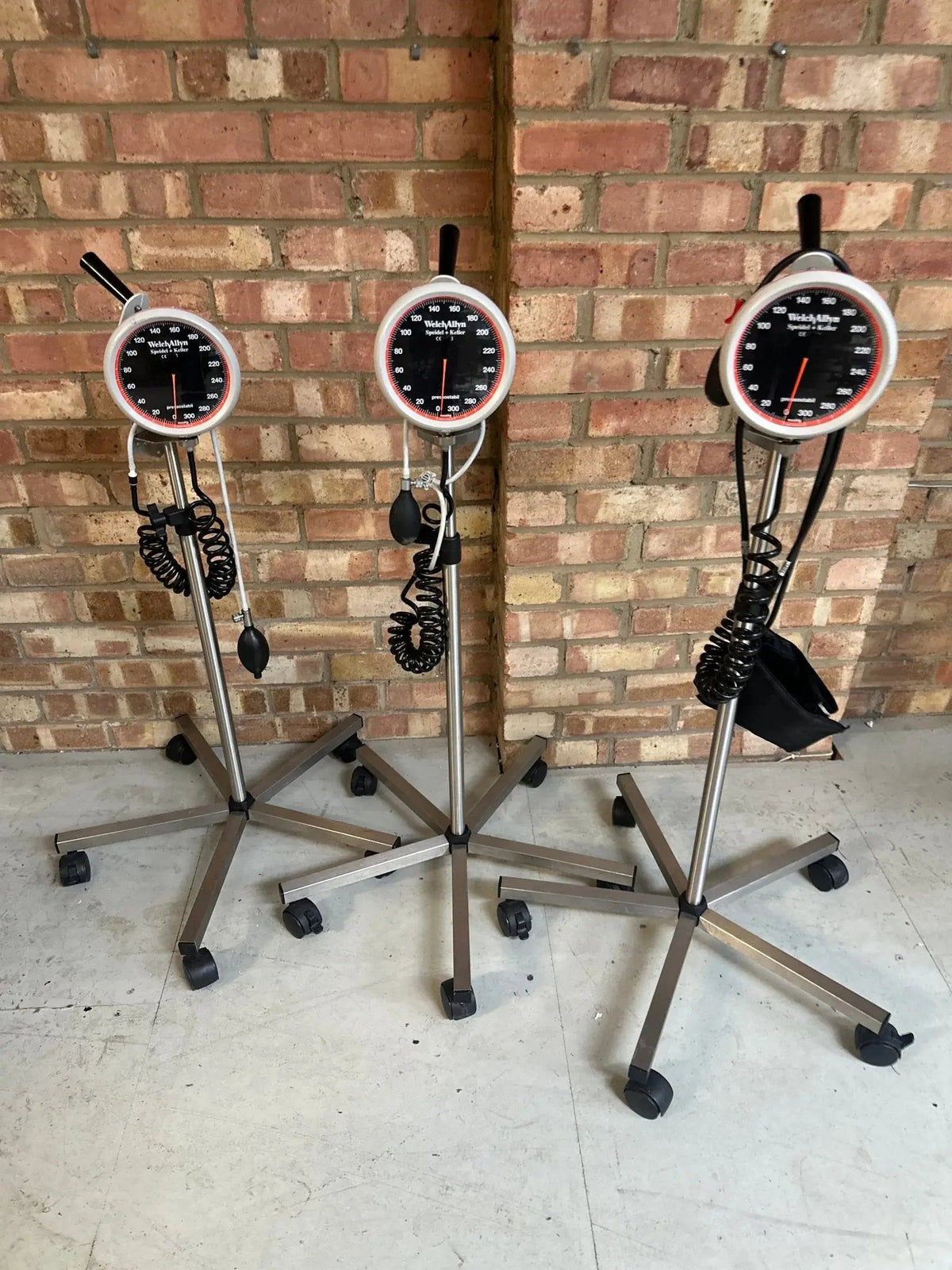 Welch Allyn Maxi - Stabil 3 Sphygmomanometer with Mobile Stand - SelfiMed UK