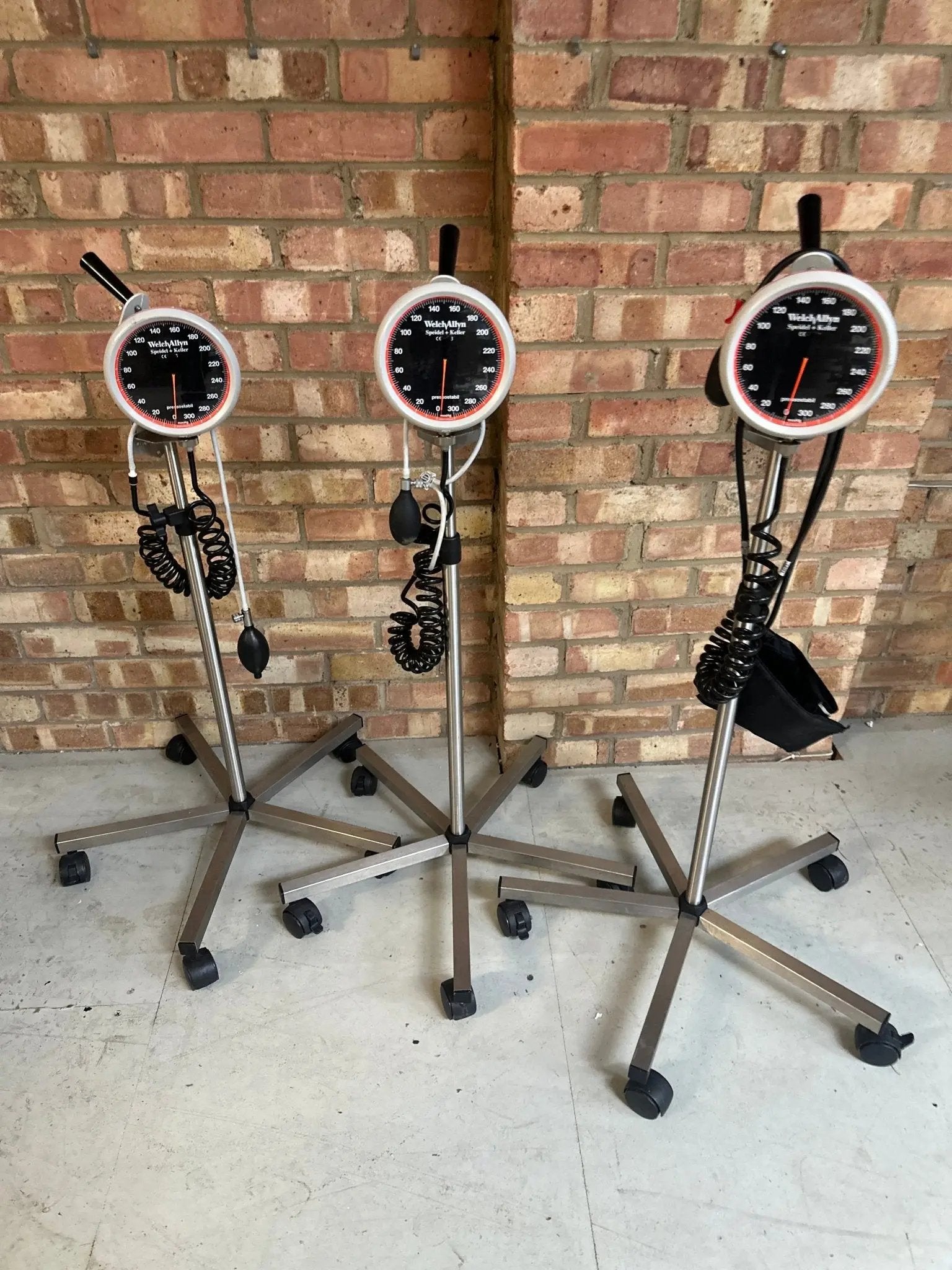 Welch Allyn Maxi - Stabil 3 Sphygmomanometer with Mobile Stand - SelfiMed UK