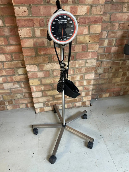 Welch Allyn Maxi - Stabil 3 Sphygmomanometer with Mobile Stand - SelfiMed UK
