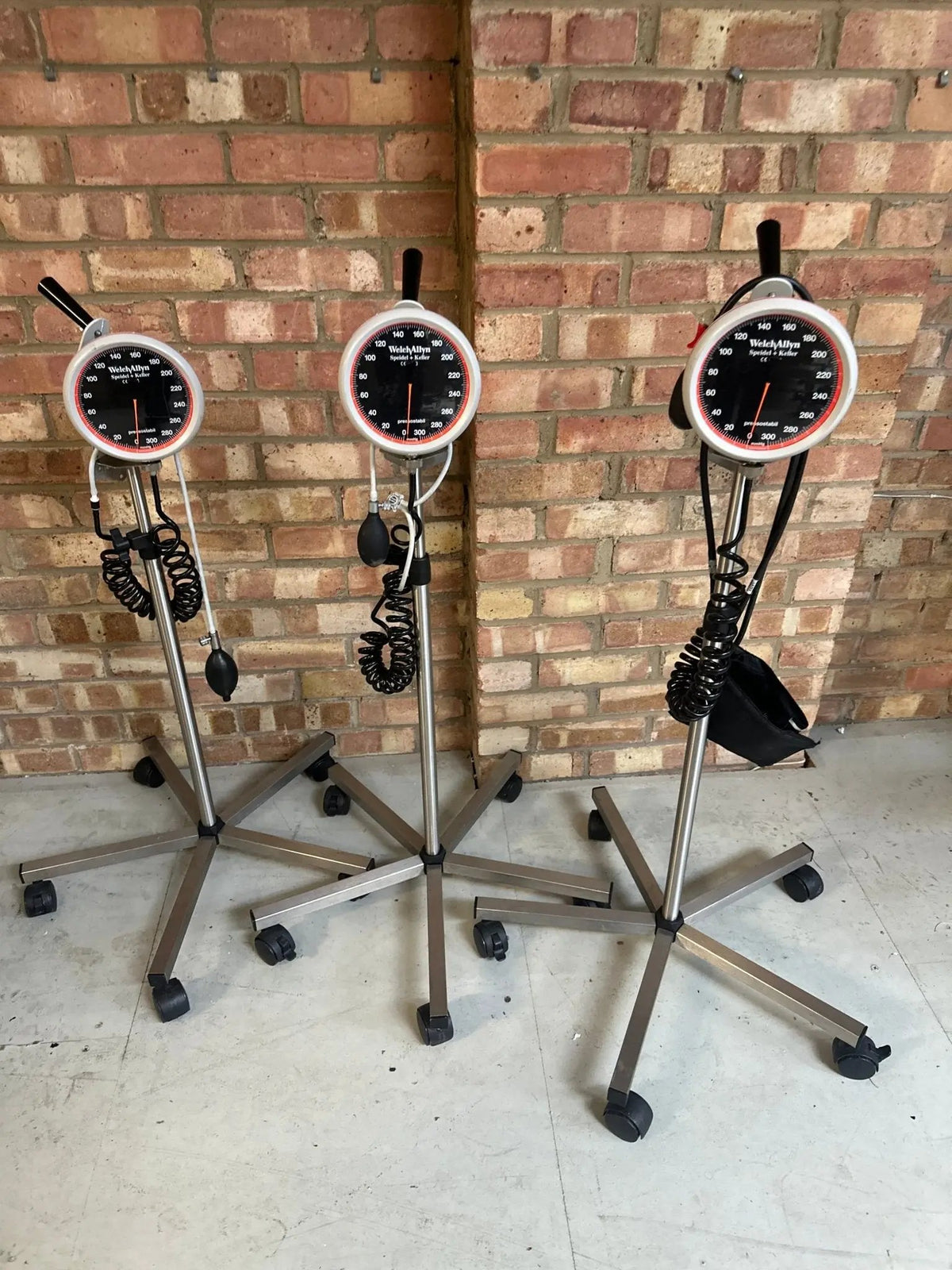 Welch Allyn Maxi - Stabil 3 Sphygmomanometer with Mobile Stand - SelfiMed UK