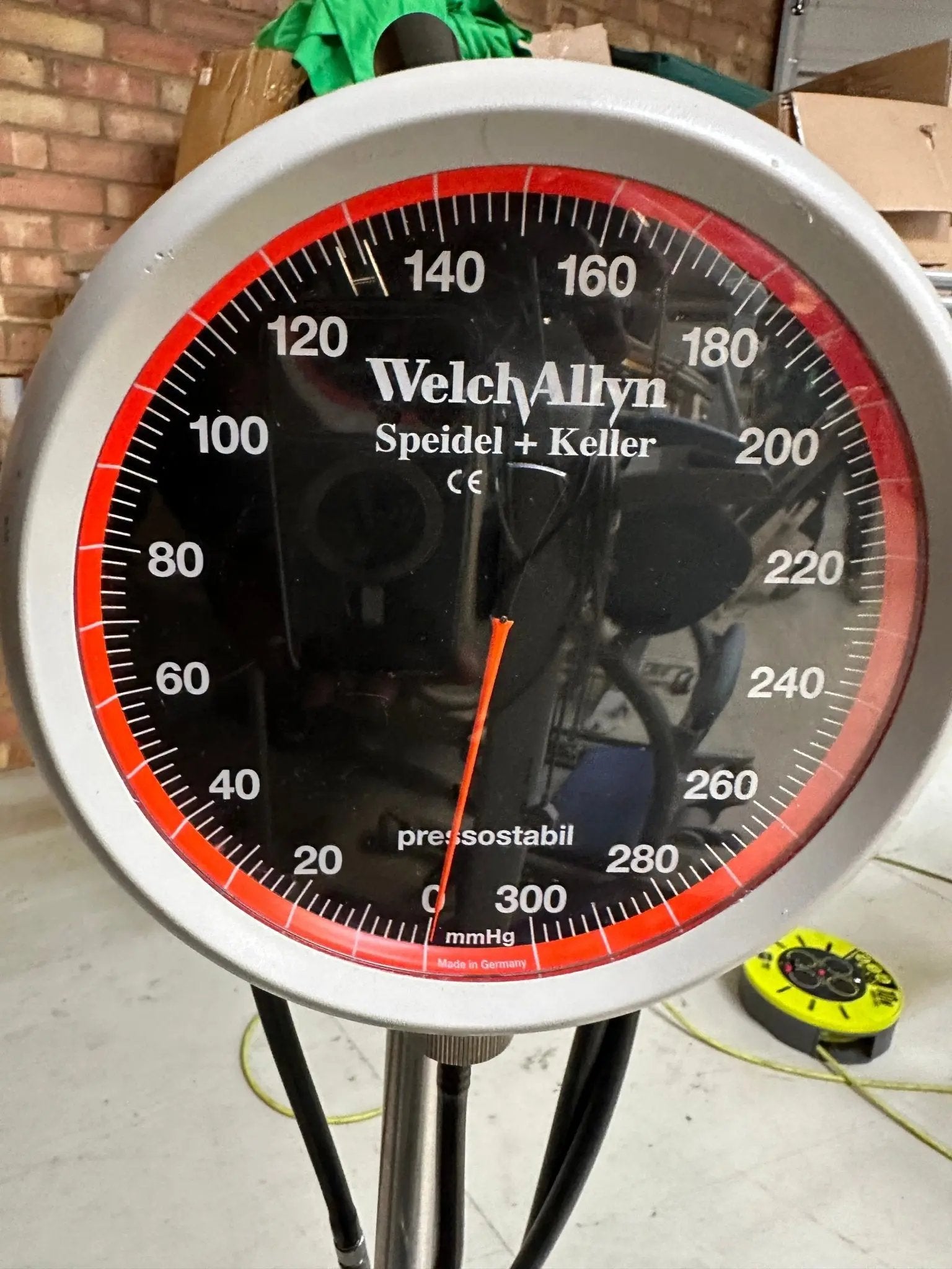 Welch Allyn Maxi - Stabil 3 Sphygmomanometer with Mobile Stand - SelfiMed UK