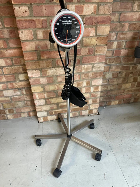 Welch Allyn Maxi - Stabil 3 Sphygmomanometer with Mobile Stand - SelfiMed UK