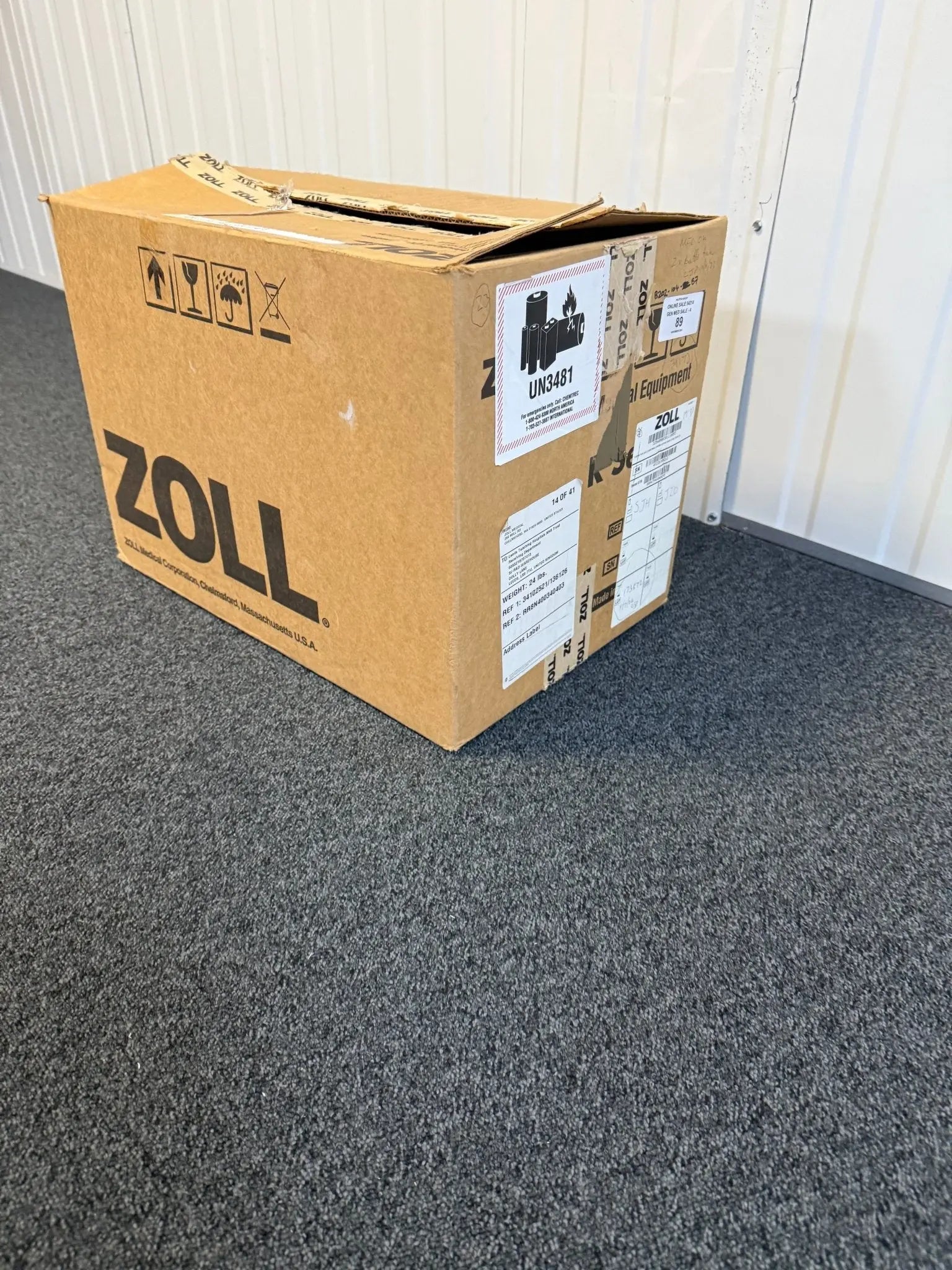 Zoll R - Series Plus Defibrillator with Pacing Function in Box with Battery - SelfiMed UK