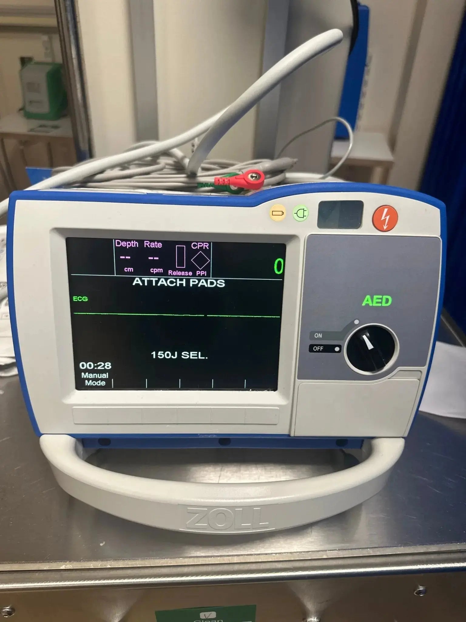 Zoll R - Series Plus Defibrillator with Pacing Function in Box with Battery - SelfiMed UK